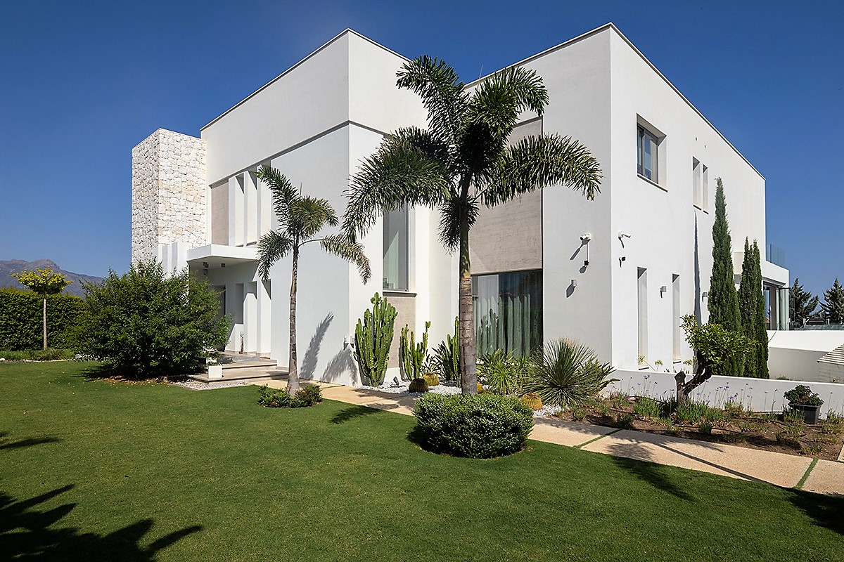 Marvelous contemporary 6 bedroom Villa in La Alqueria, Benahavis