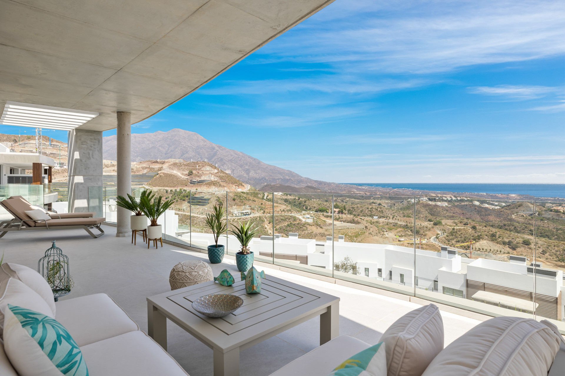 Stunning three bedroom apartment with panoramic views, Marbella West
