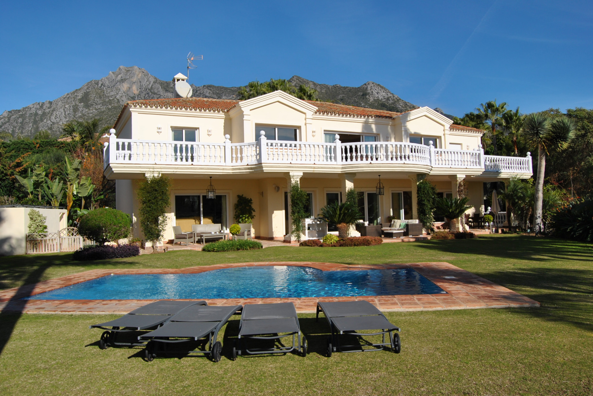 Villa with sea views for sale in Sierra Blanca, Marbella,