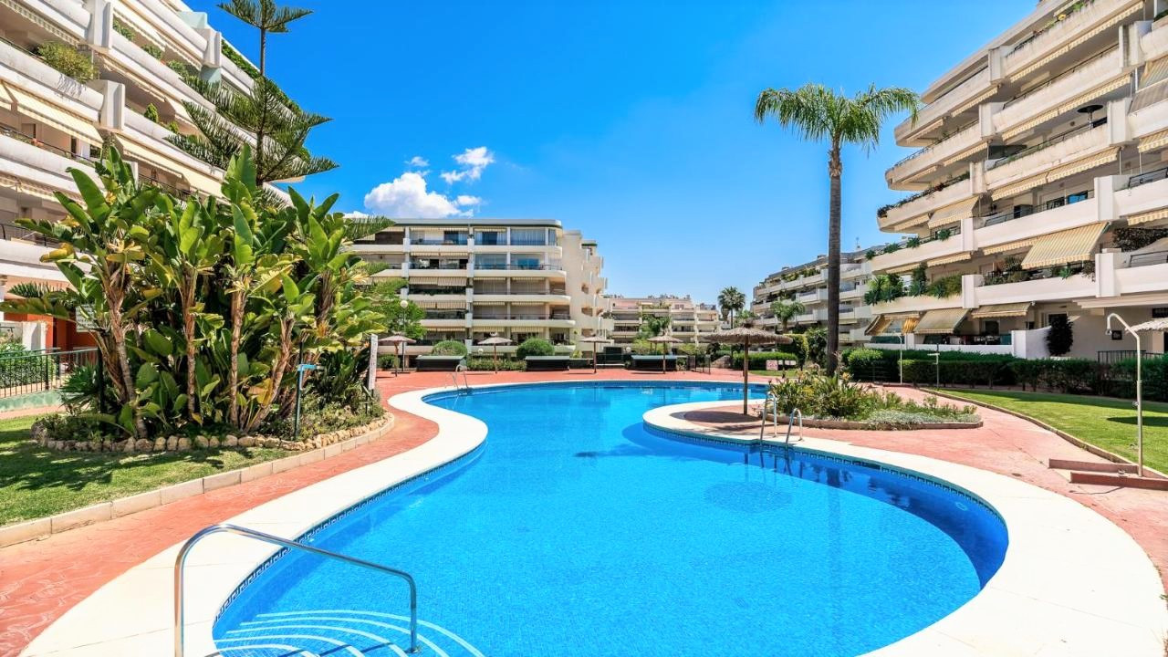 One-bedroom elevated ground-floor apartment, Guadalmina Alta, San Pedro. 