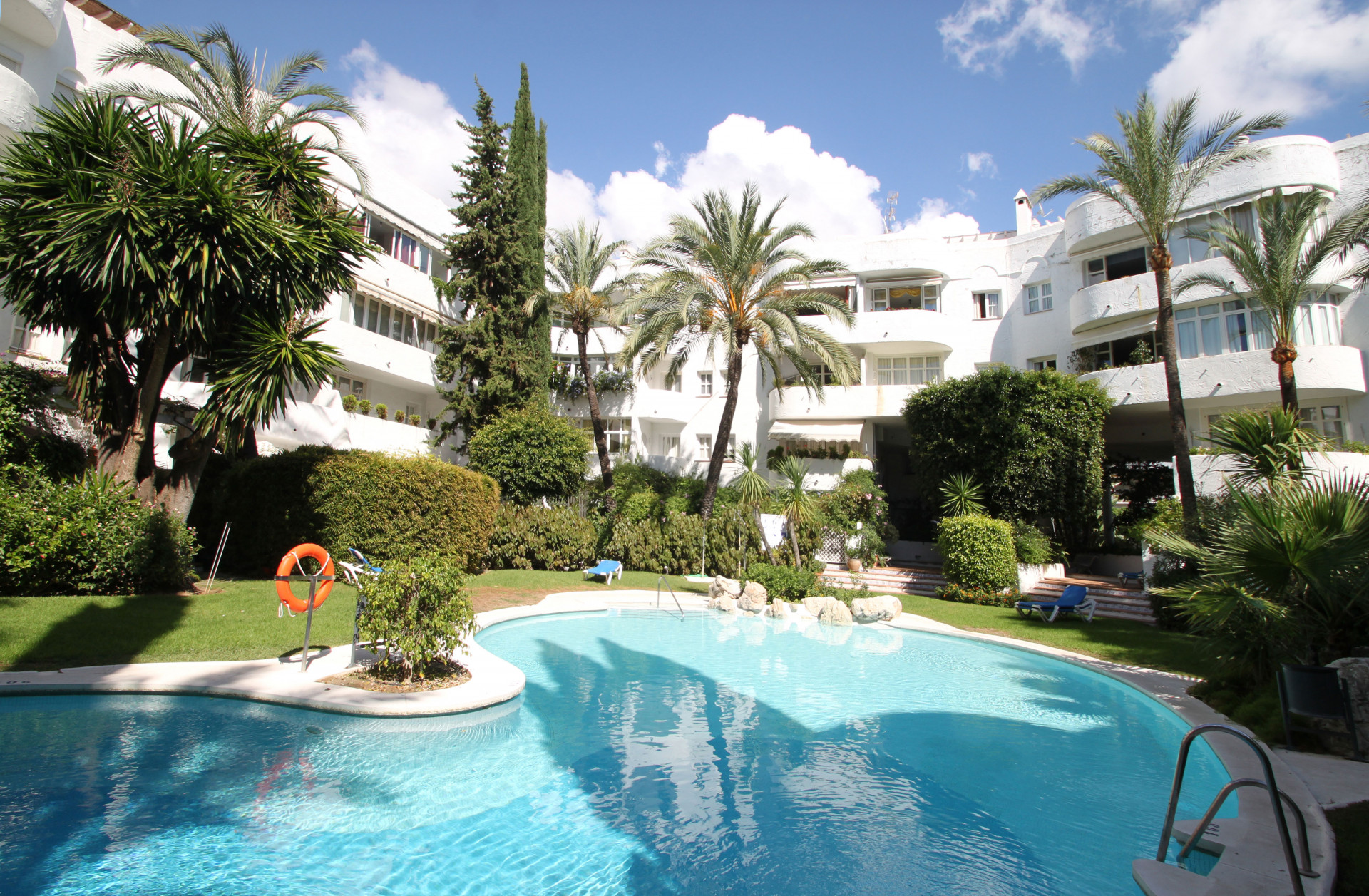 Bright second floor one bedroom apartment on Marbella's Golden Mile
