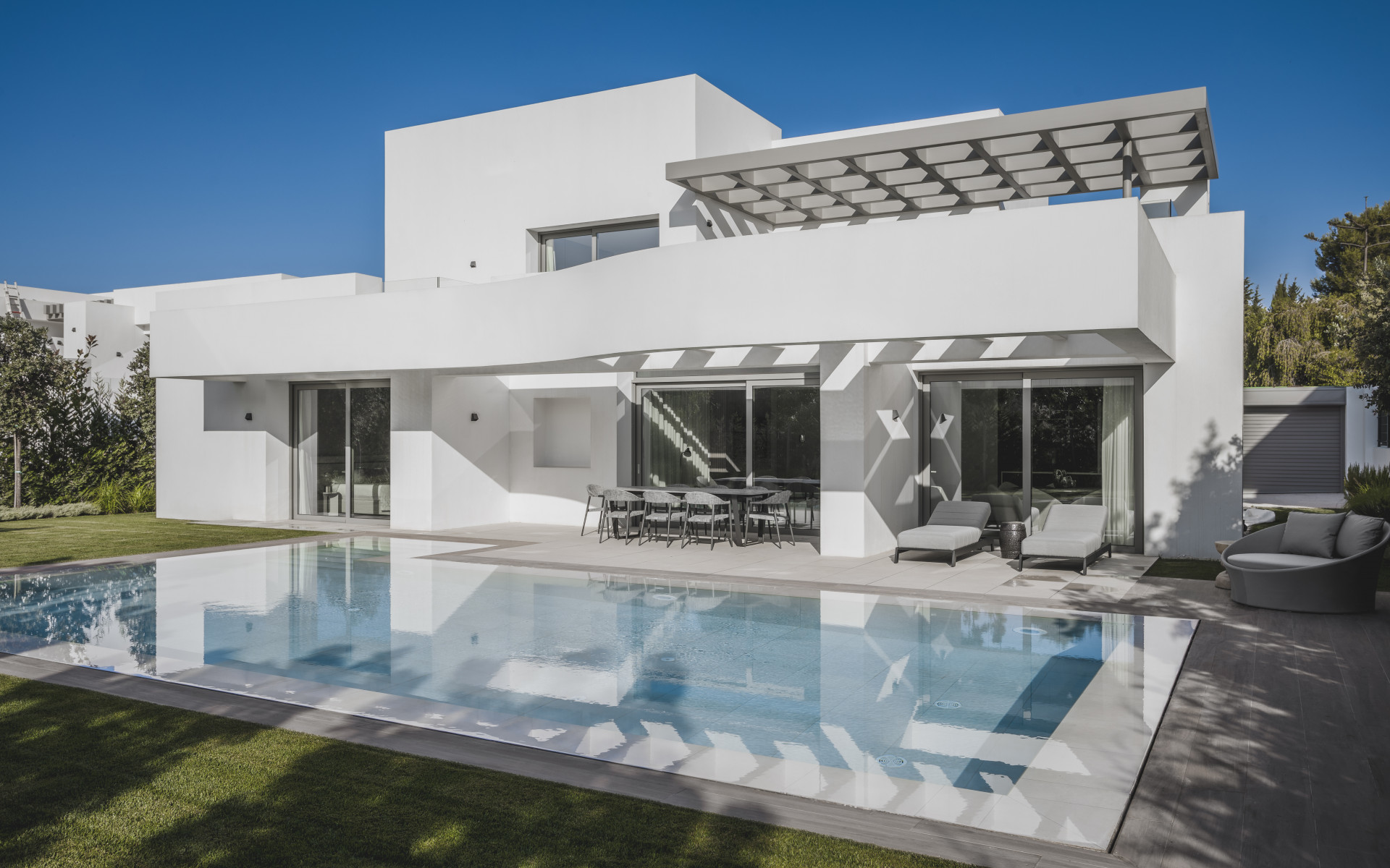 5 Bed independent villa in El Paraiso Marbella West 