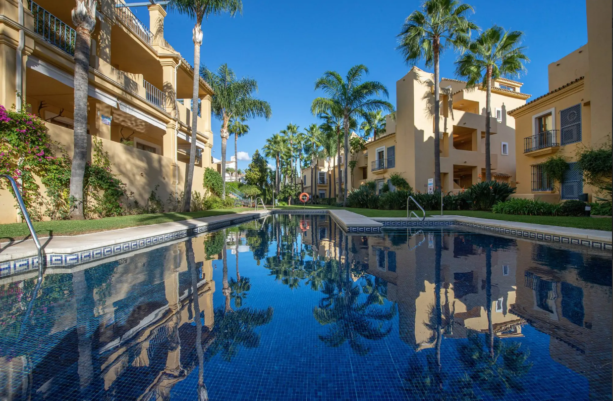 Spectacular double apartment with 5 bedrooms for sale in Nagüeles, Marbella