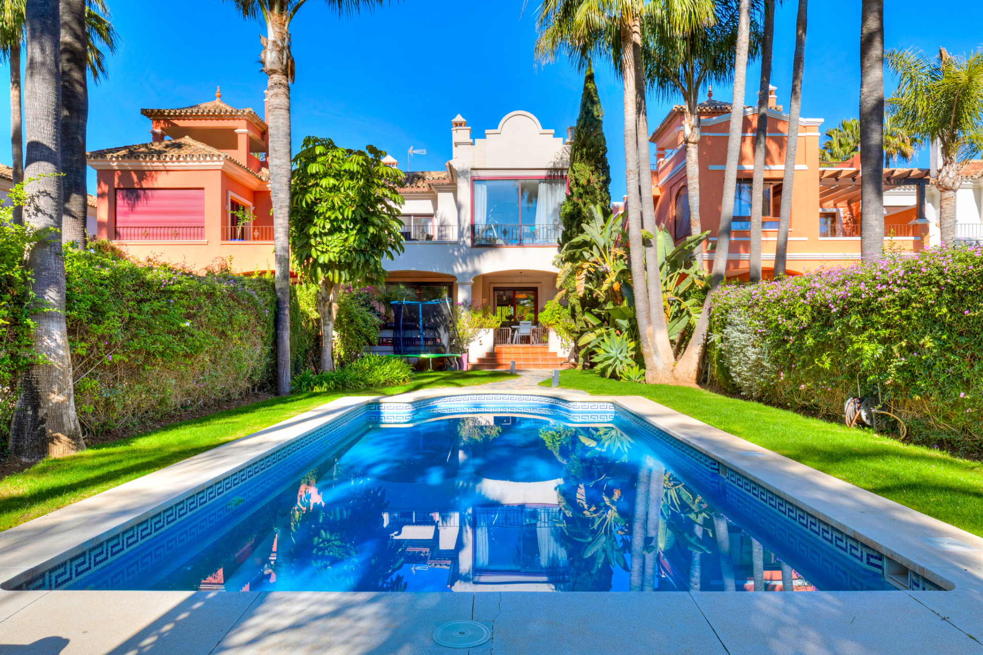 Luxury Semi-Detached 6 bedroom villa in Puerto Banús