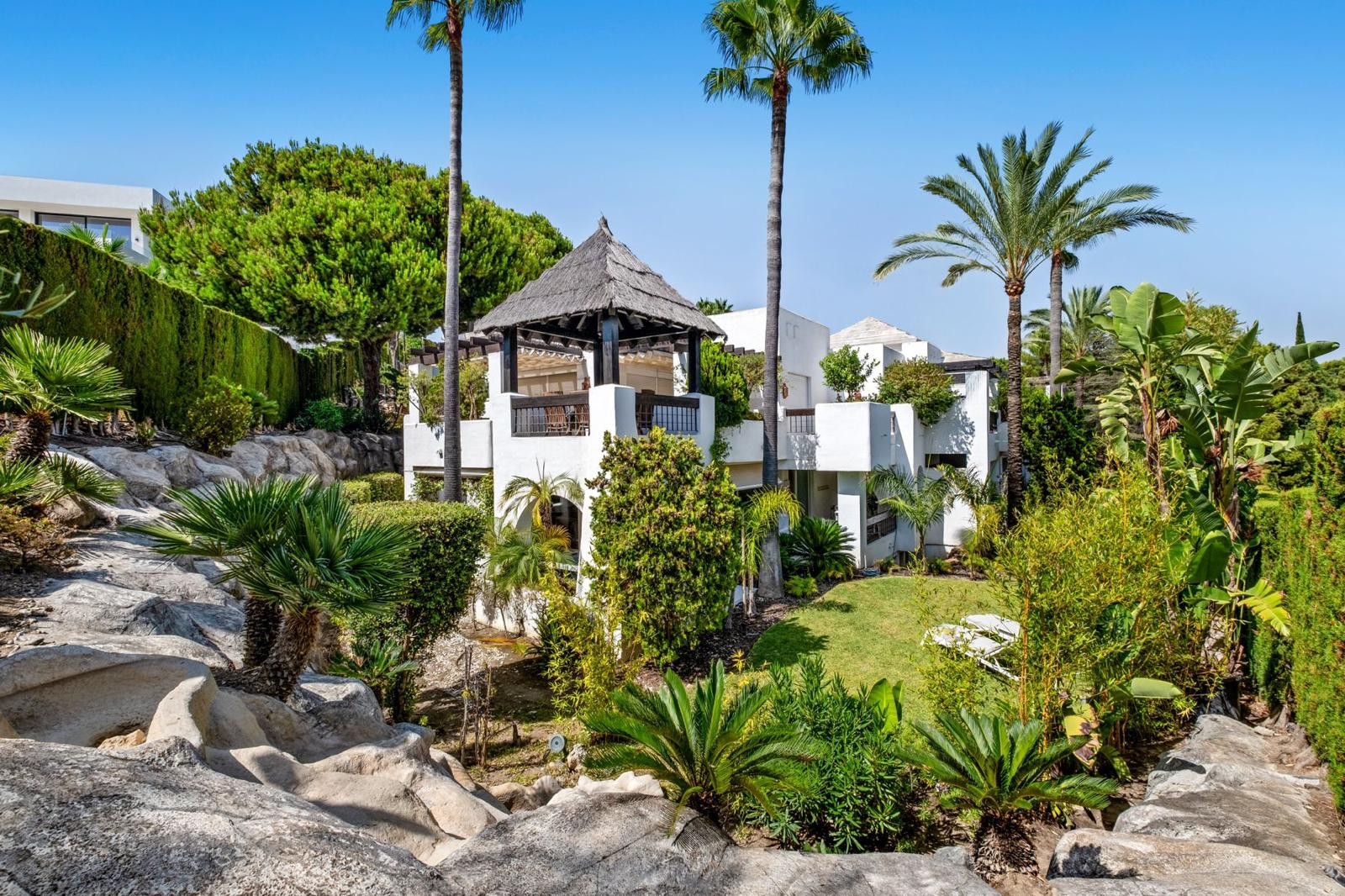 Exquisite One bedroom ground floor apartment, Marbella East