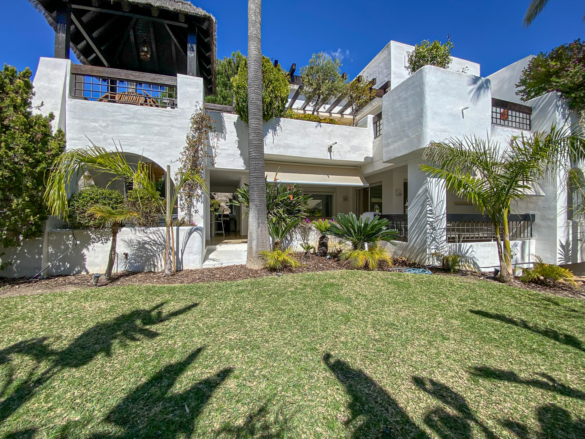 Exquisite Onbe bedroom ground floor apartment, Marbella East