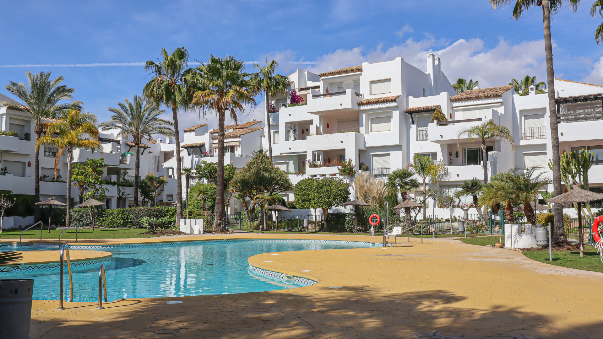 Immaculate two bedroom two bathroom apartment in Costalita Estepona
