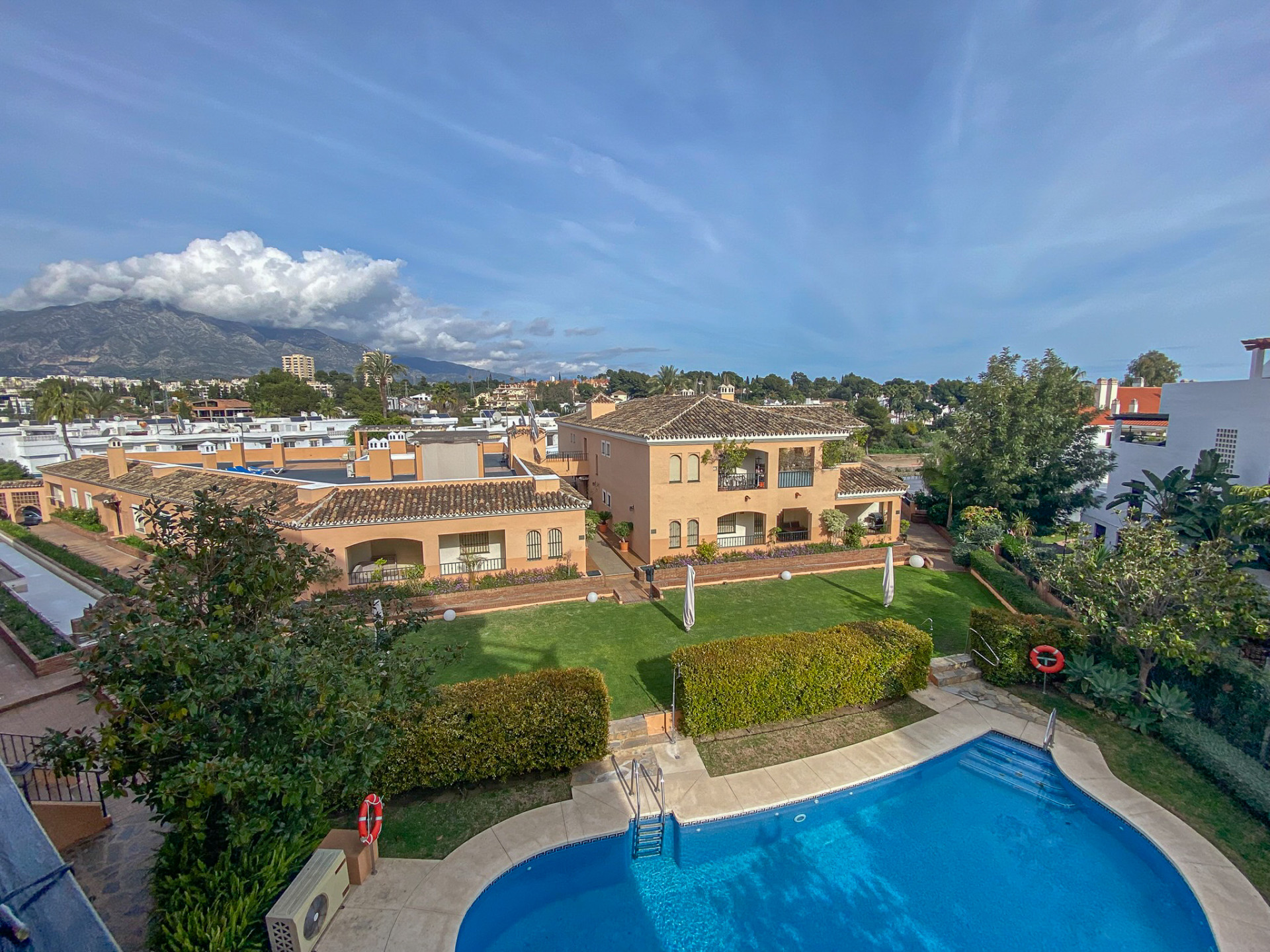 Elegant Apartment in Nueva Andalucia, Marbella