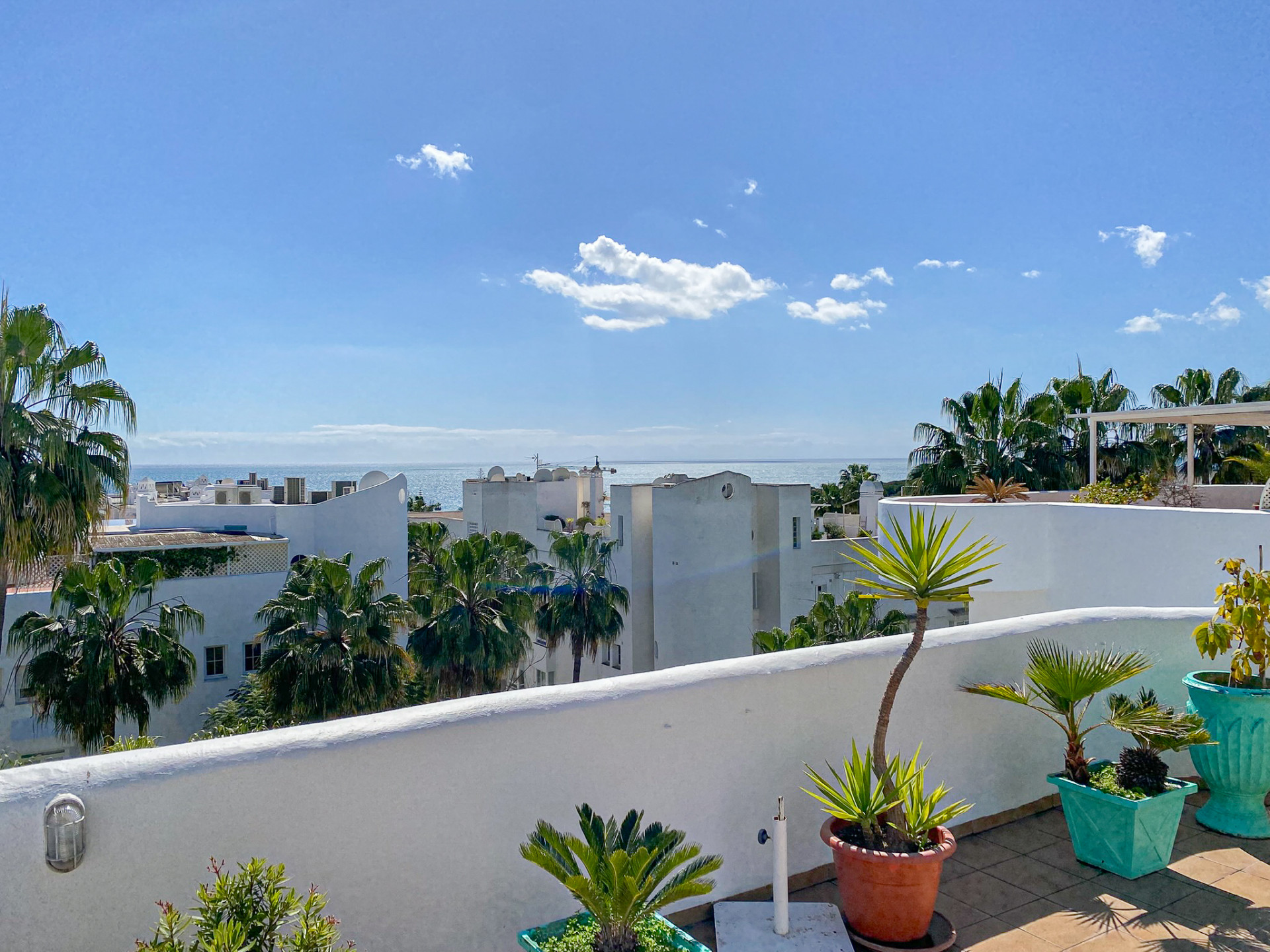 South-facing three bedroom duplex penthouse with sea views in Marbella Real