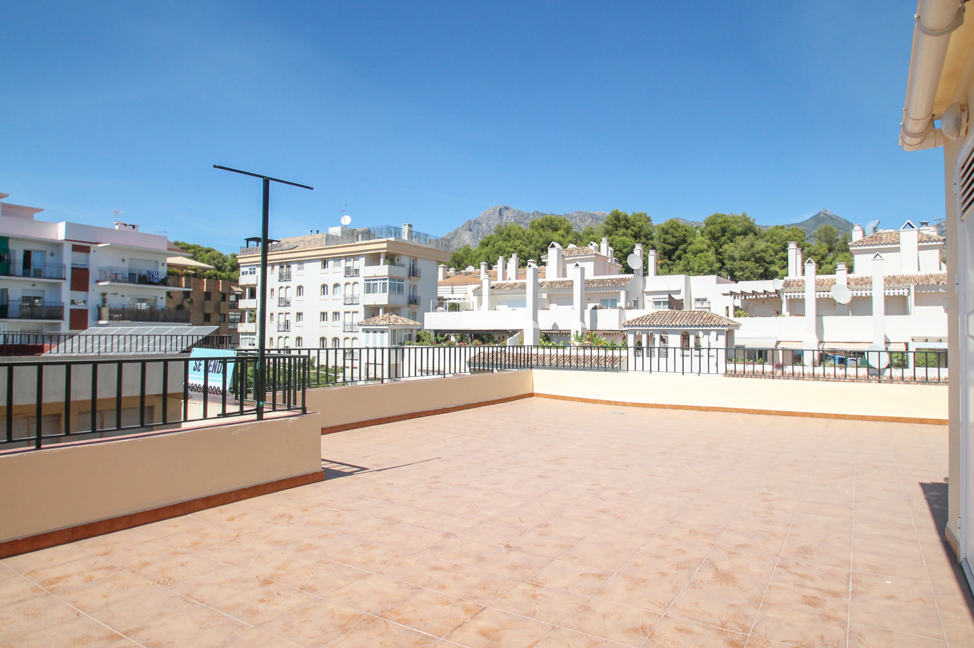 Penthouse with Large Terrace in the Heart of Marbella