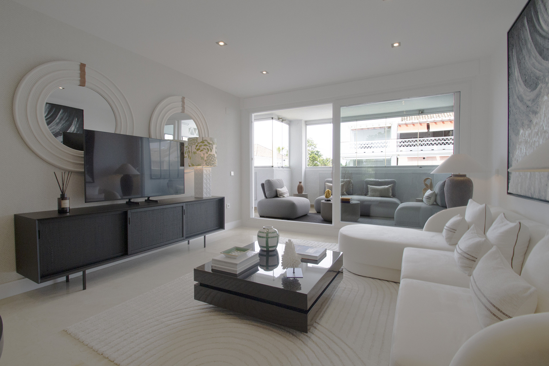 Beachside two bed apartment on Marbella's Golden Mile