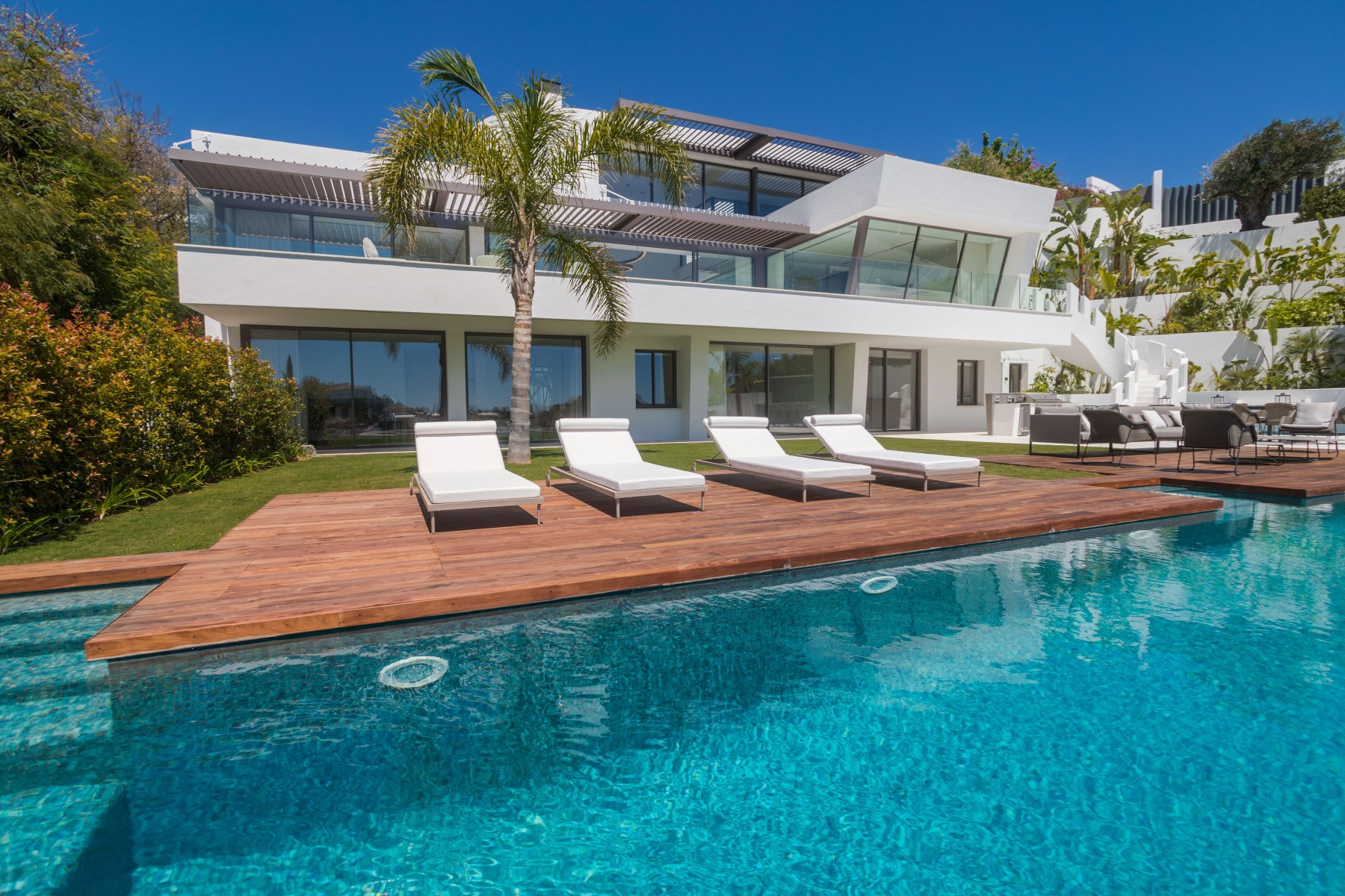 Brand new six bedroom villa with sea and golf views in La Quinta