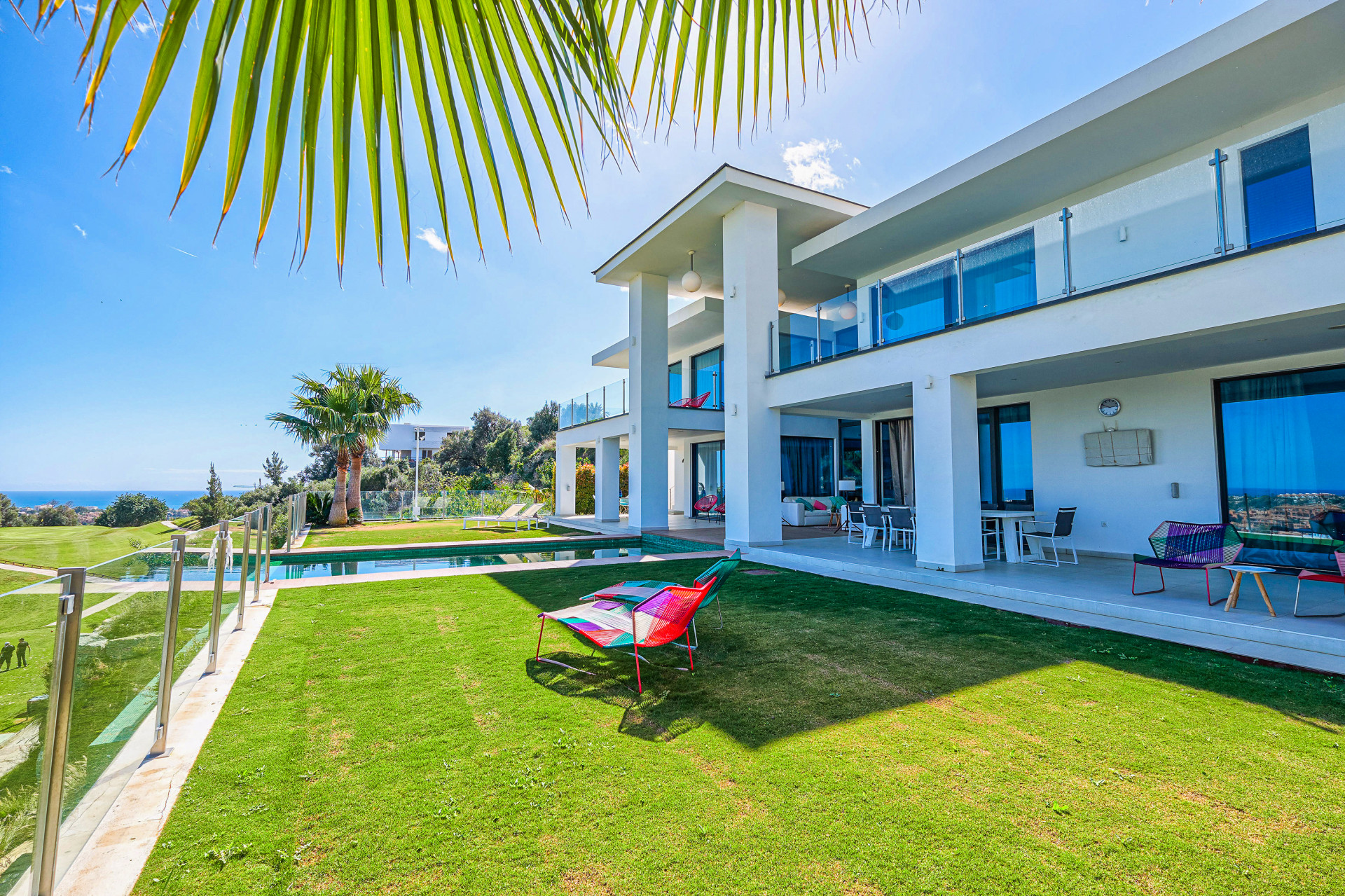 Front line golf four bedroom villa with sea views in La Alqueria, Marbella West
