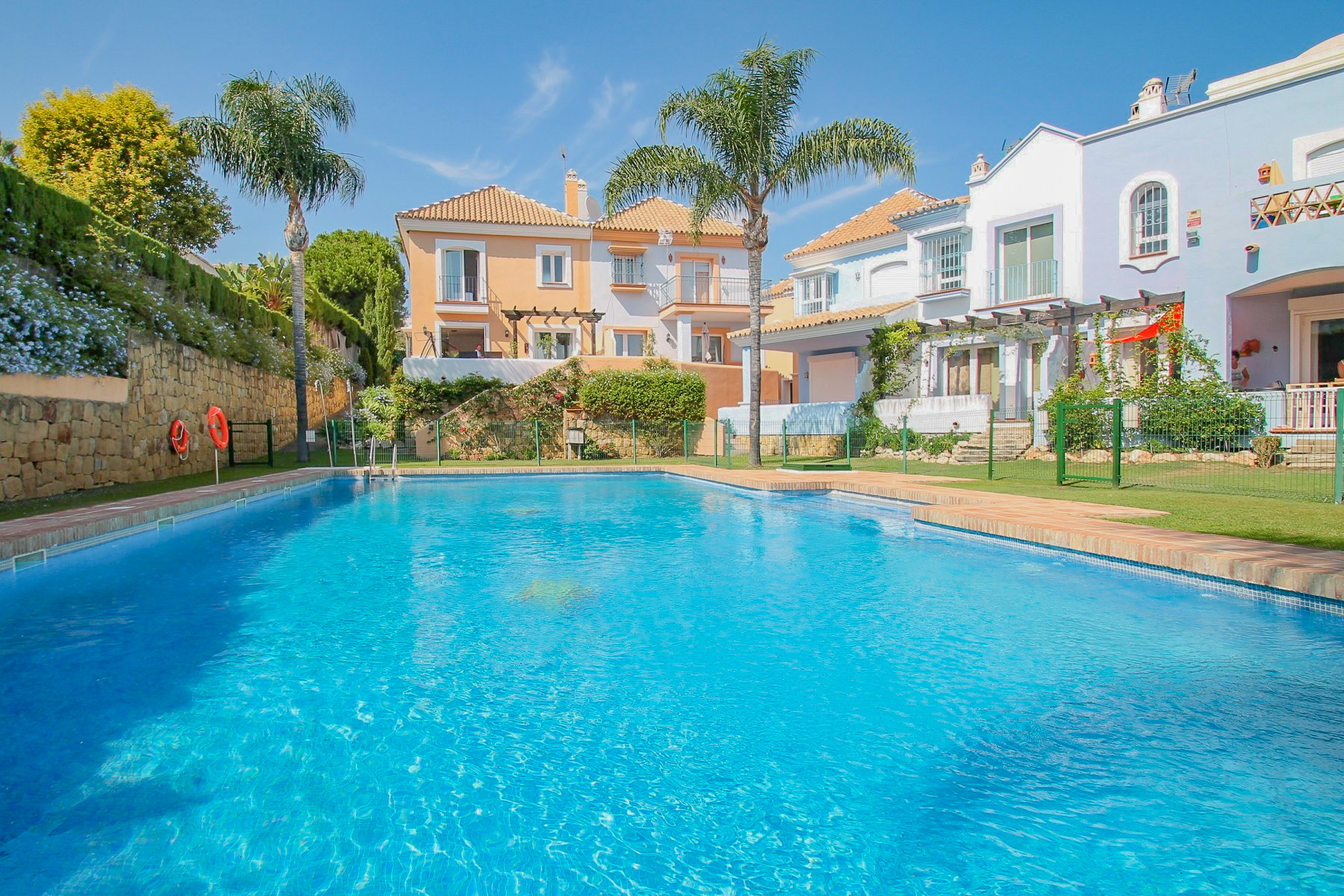South-facing three bedroom corner townhouse with potential in Nueva Andalucia Marbella