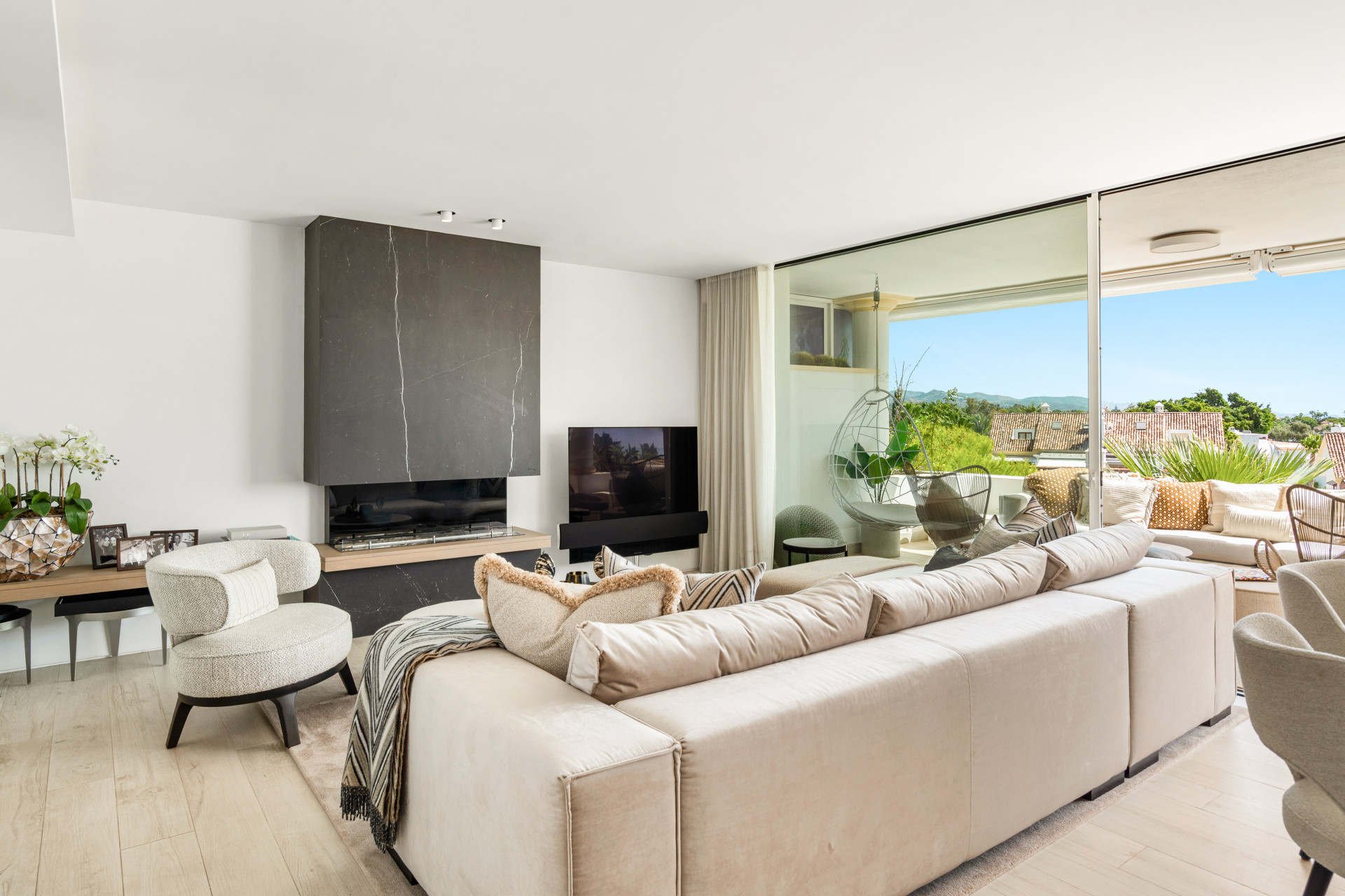 Renovated Duplex Penthouse in Monte Paraíso, Marbella Golden Mile — photo 4