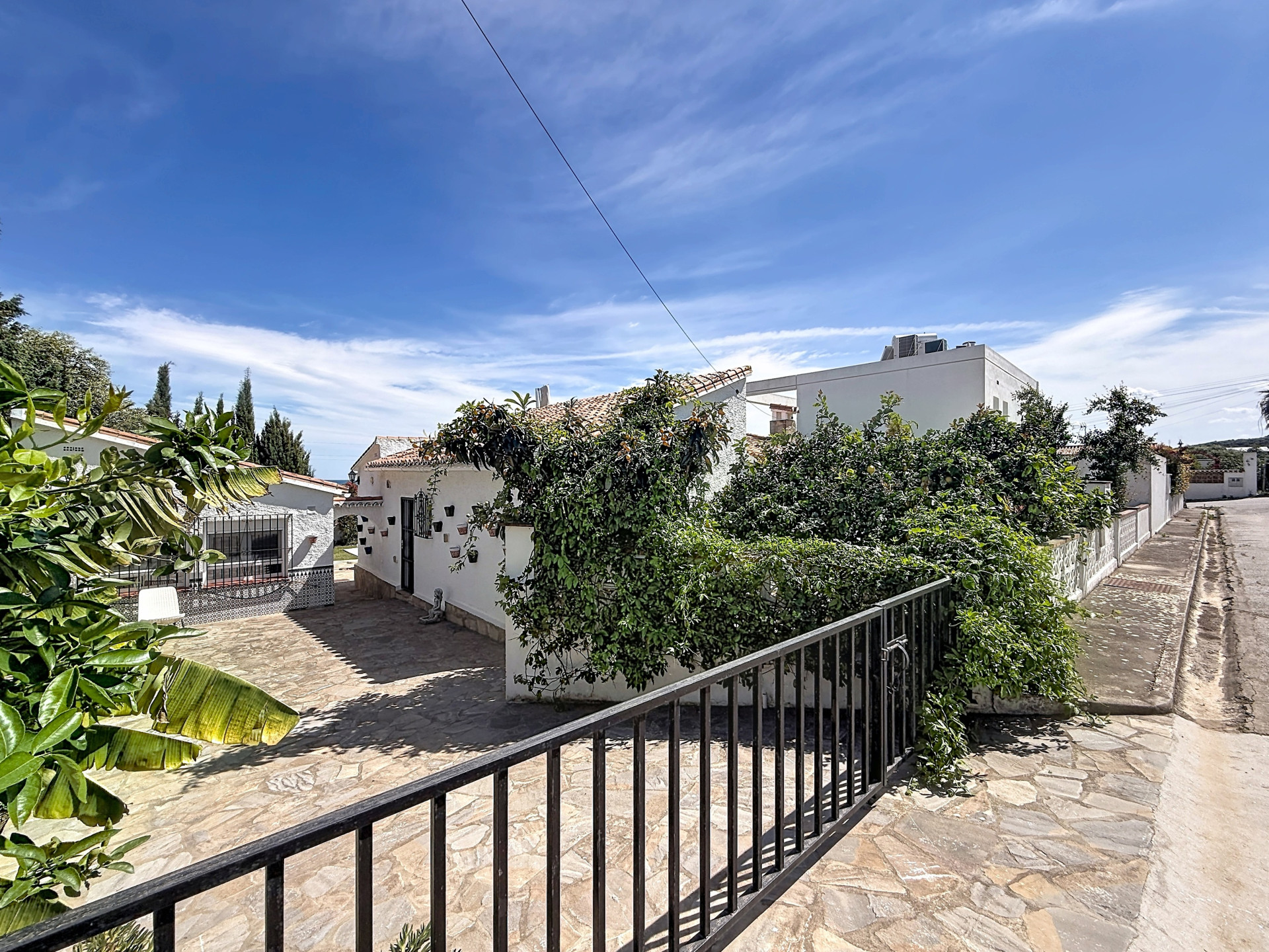 Detached Single-Storey Villa with Guest Apartment, Private Pool and Sea Views — photo 12