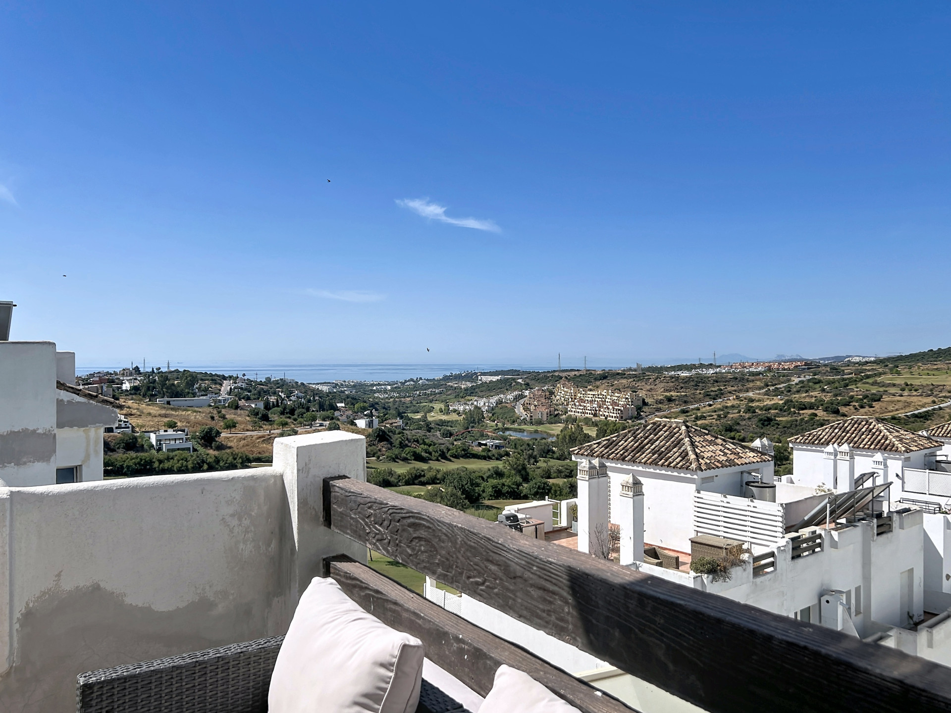 Stunning Penthouse with Rooftop Solarium and Panoramic Golf, Mountain & Sea Views in Valle Romano, Estepona — photo 7