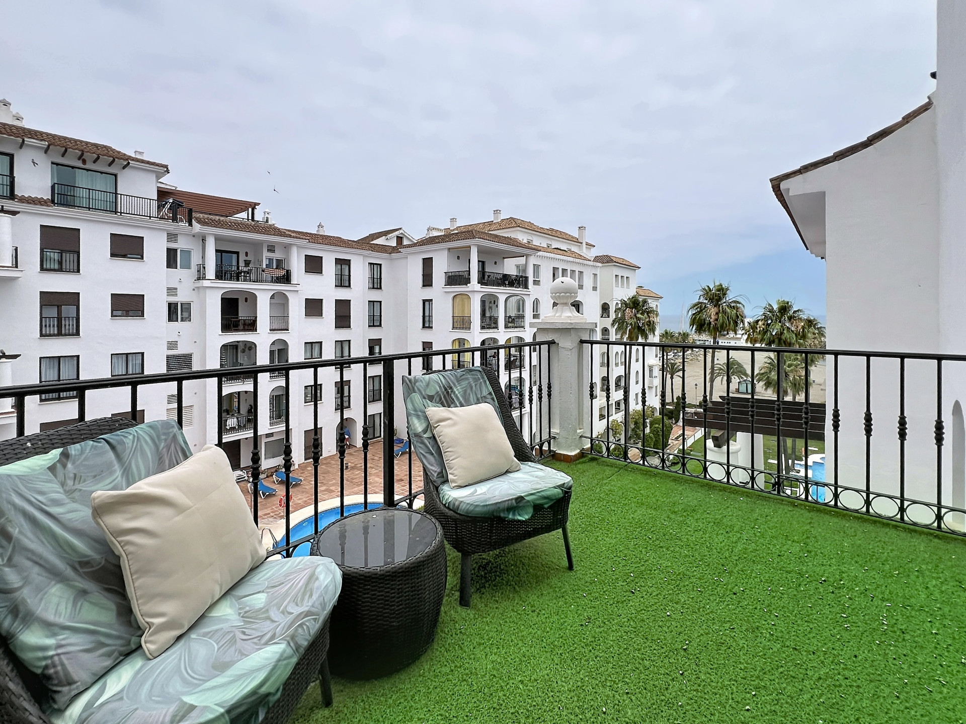 Beachfront Apartment with Tourist Licence in Puerto de la Duquesa