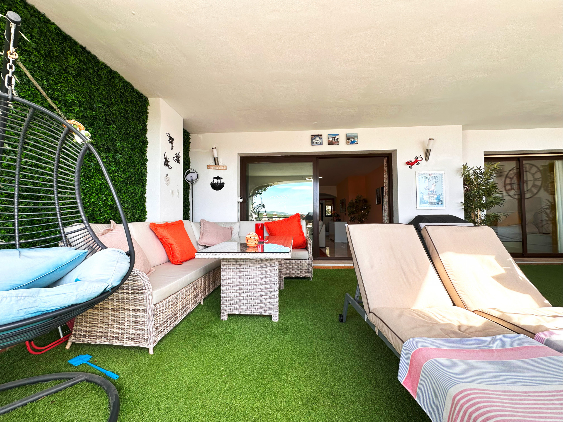 Espectacular y amplio apartamento en Casares Golf.