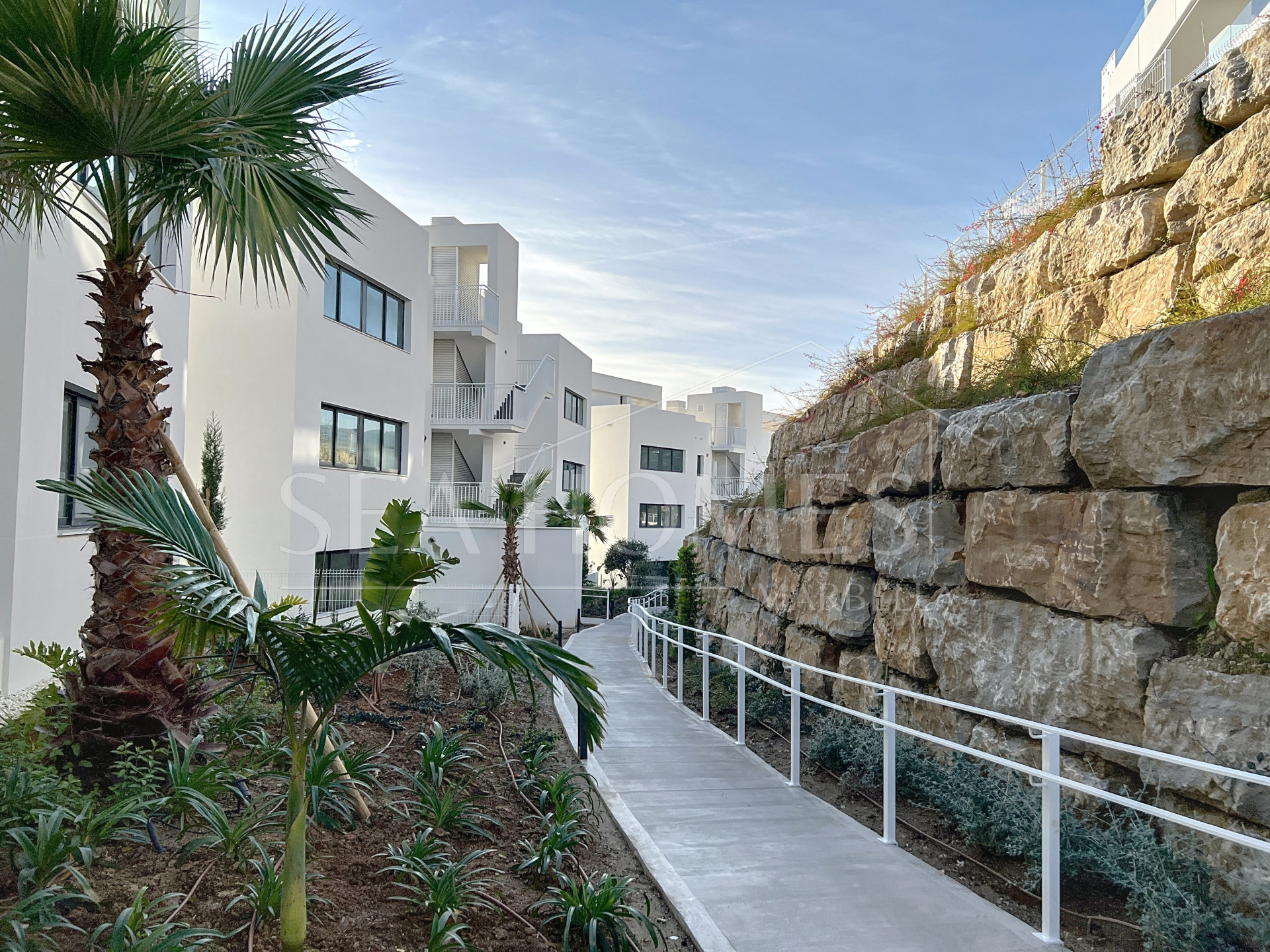 Stunning Penthouse with Panoramic Views in Estepona West