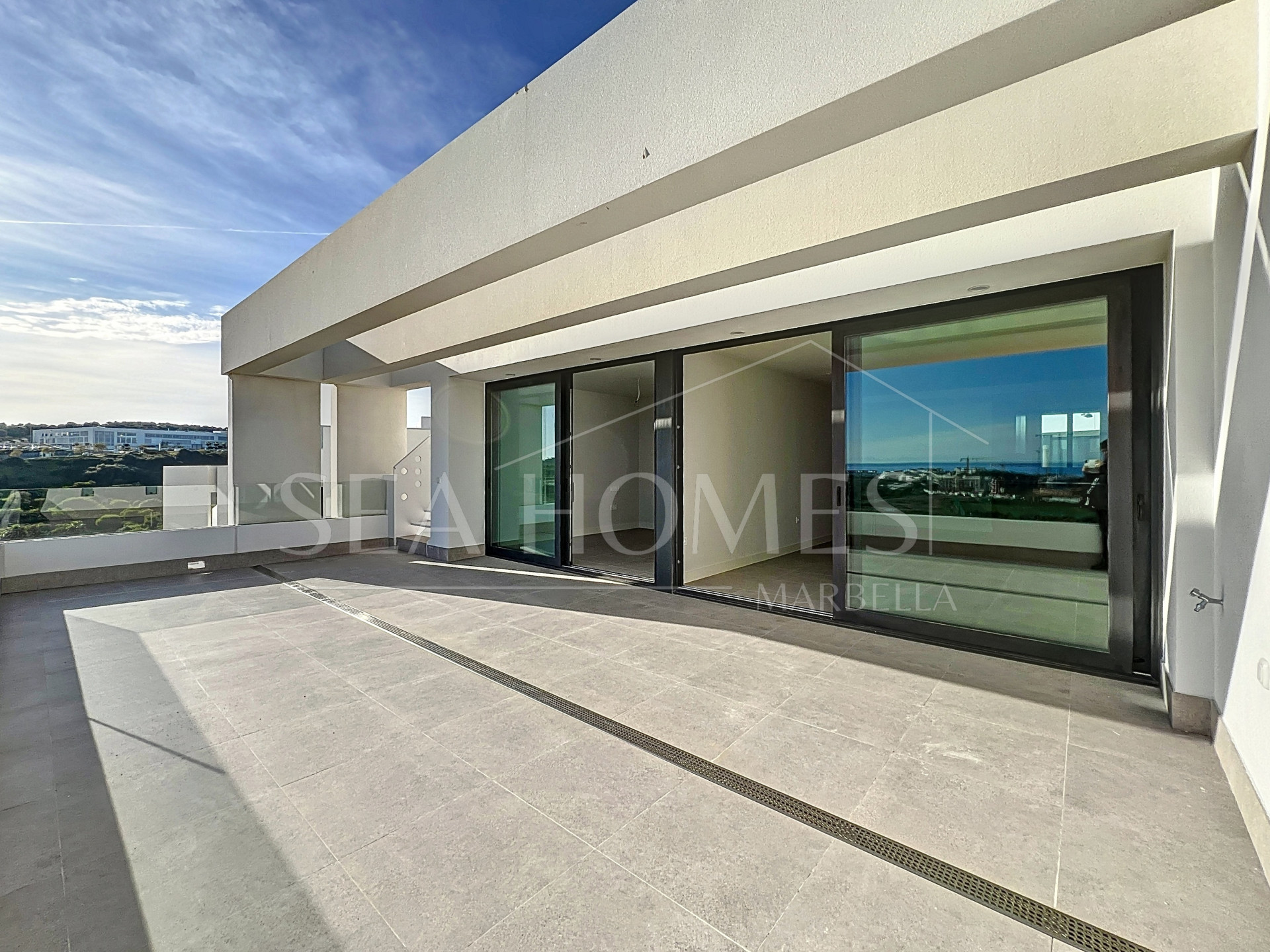 Stunning Penthouse with Panoramic Views in Estepona West