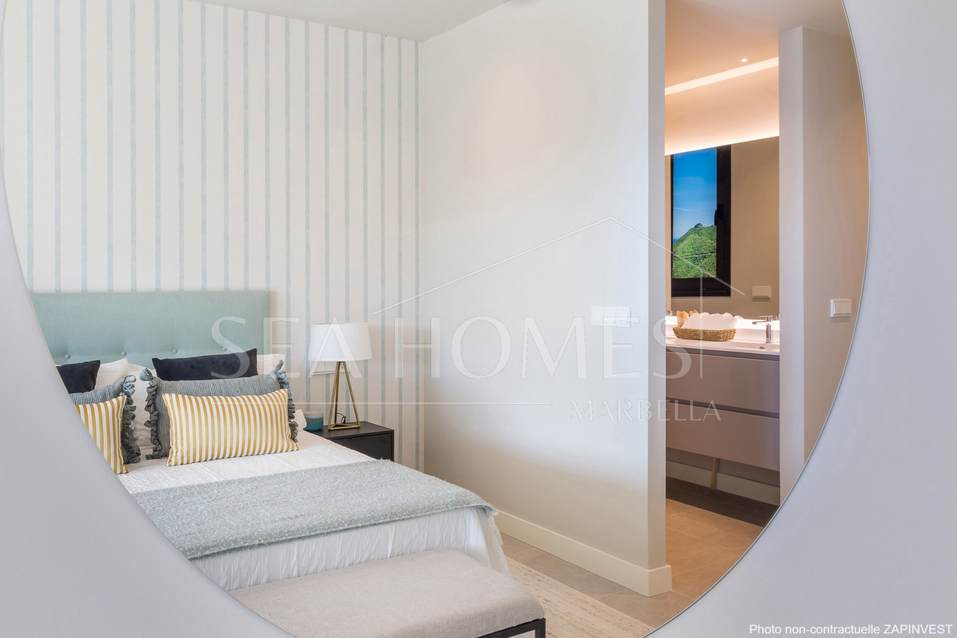 Stunning Penthouse with Panoramic Views in Estepona West