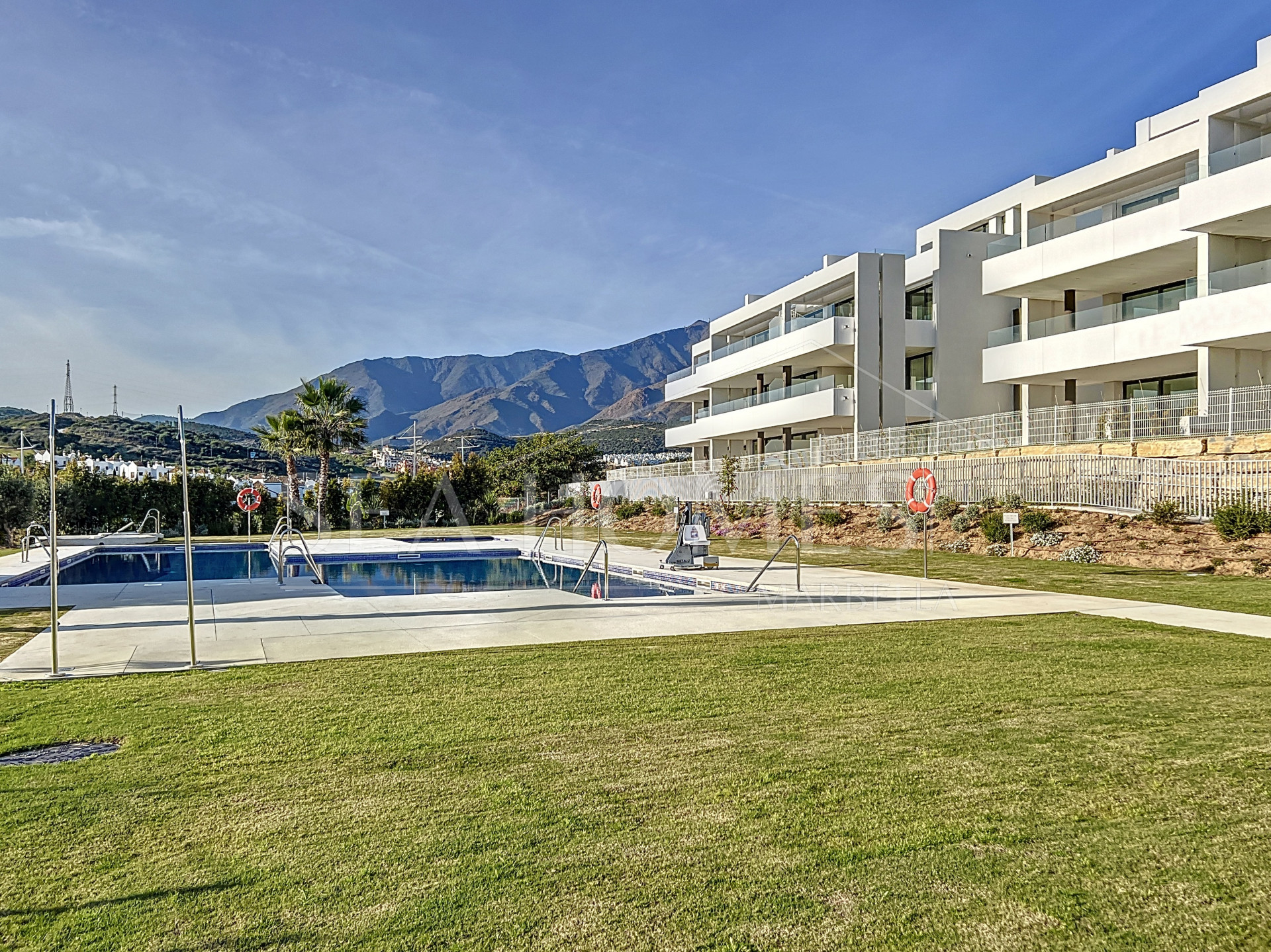 Stunning Penthouse with Panoramic Views in Estepona West