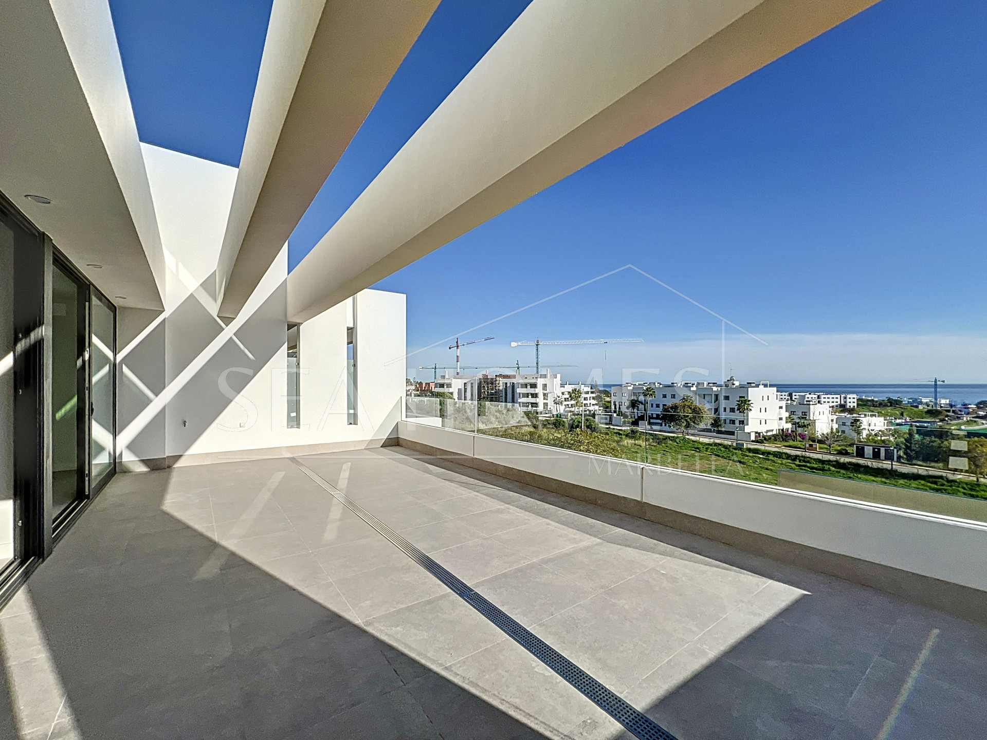 Stunning Penthouse with Panoramic Views in Estepona West