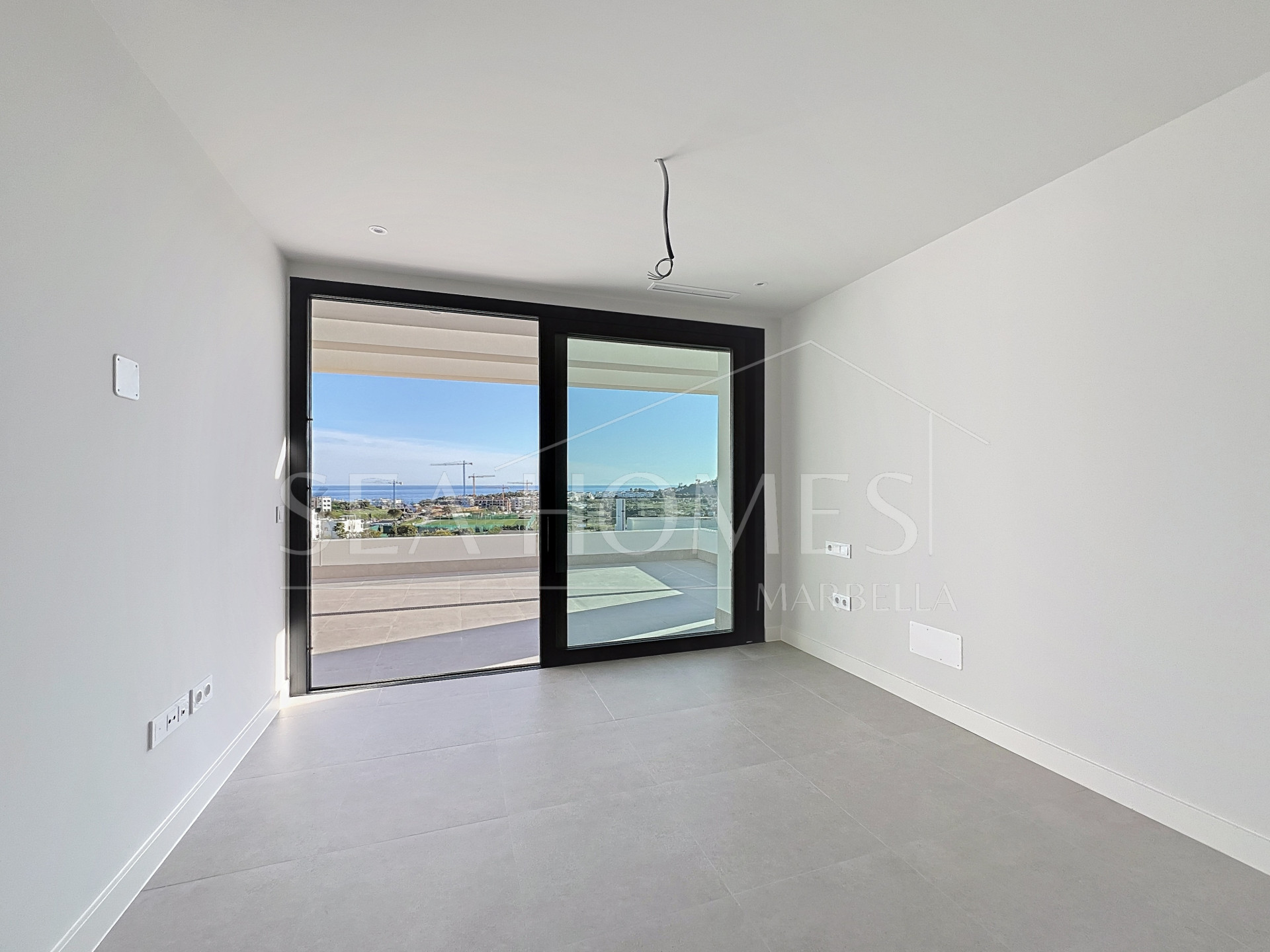 Stunning Penthouse with Panoramic Views in Estepona West