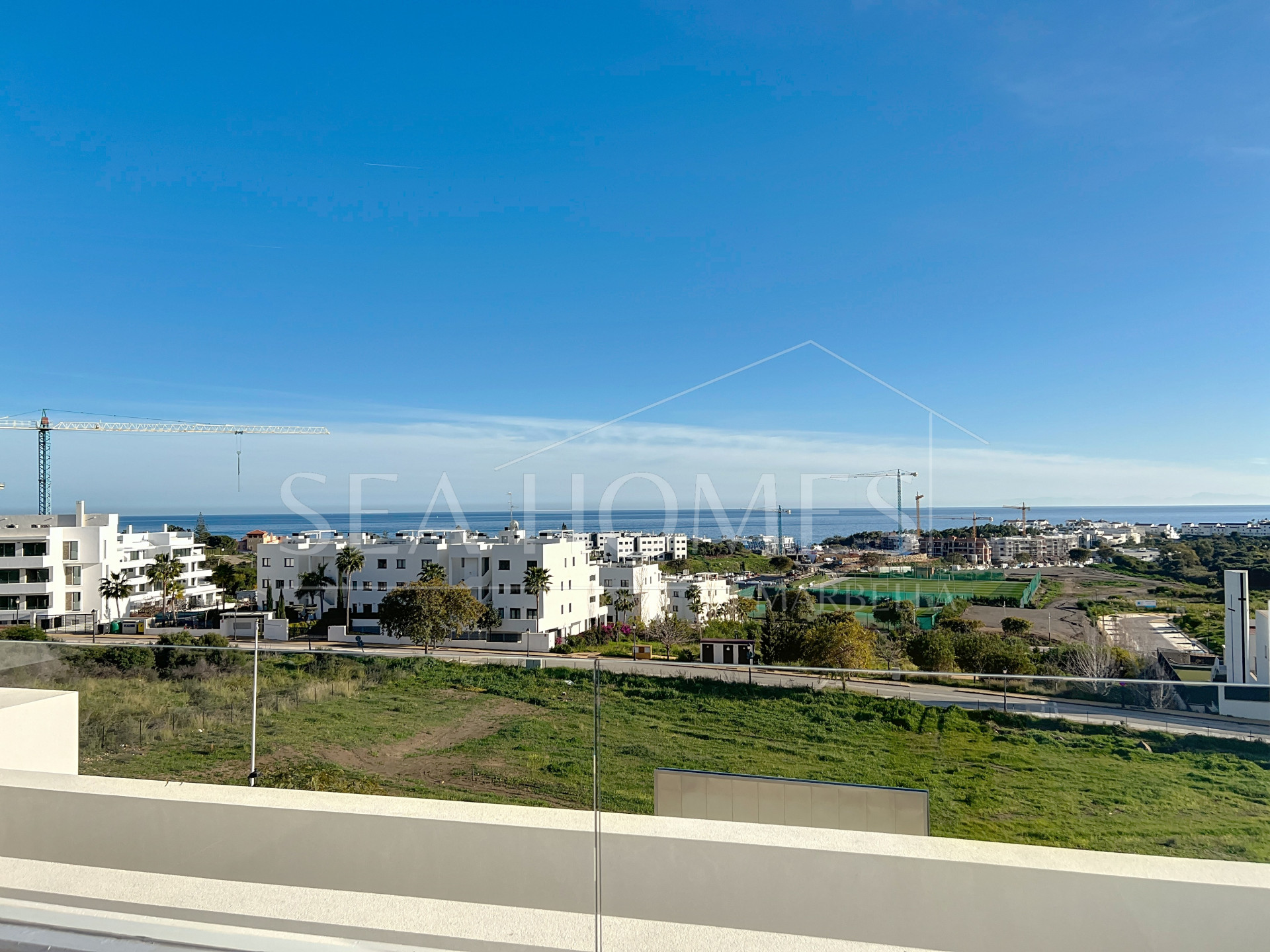 Stunning Penthouse with Panoramic Views in Estepona West