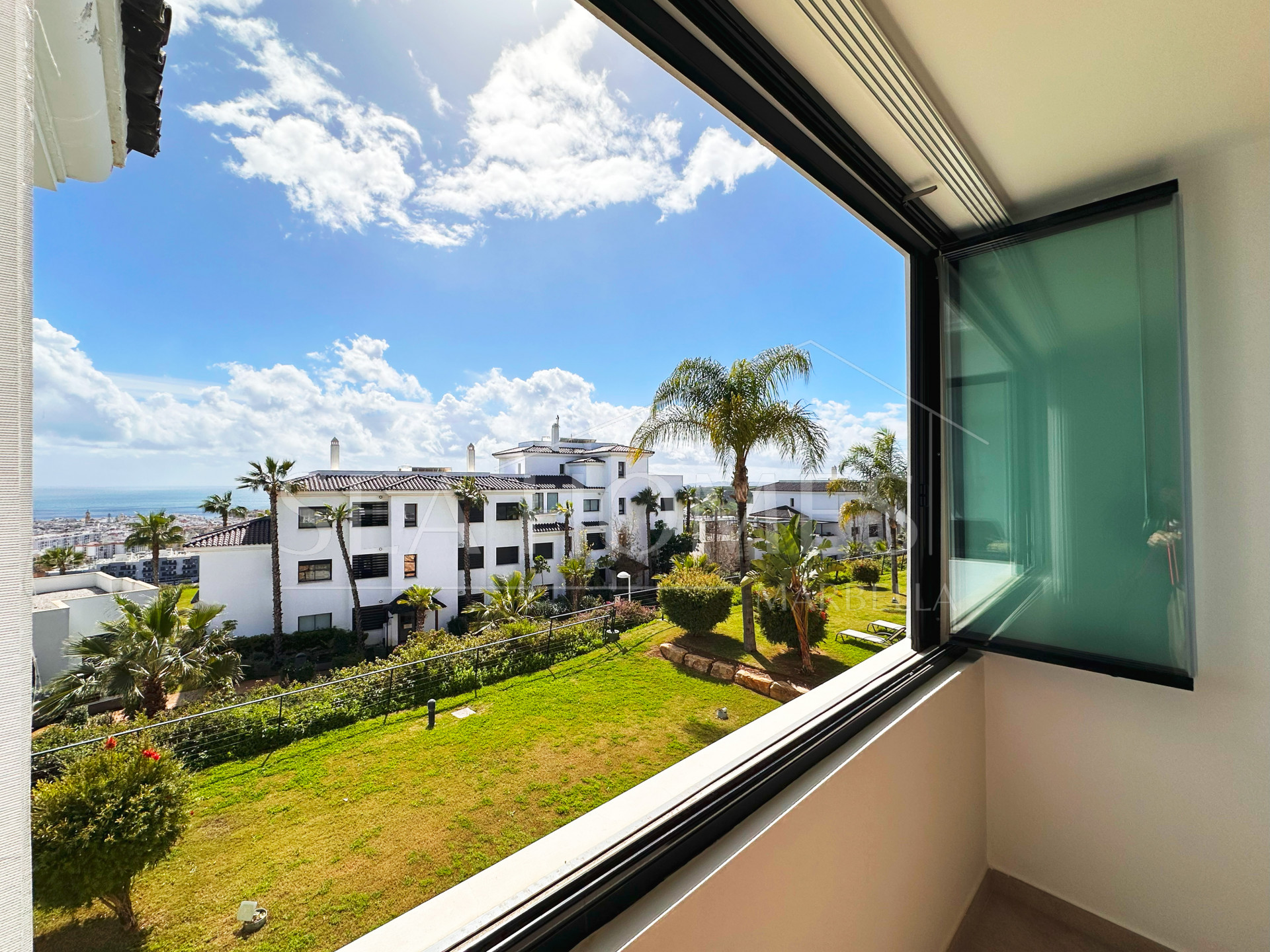 Luxury apartment in Mirador Estepona Hills Phase I, Costa del Sol.