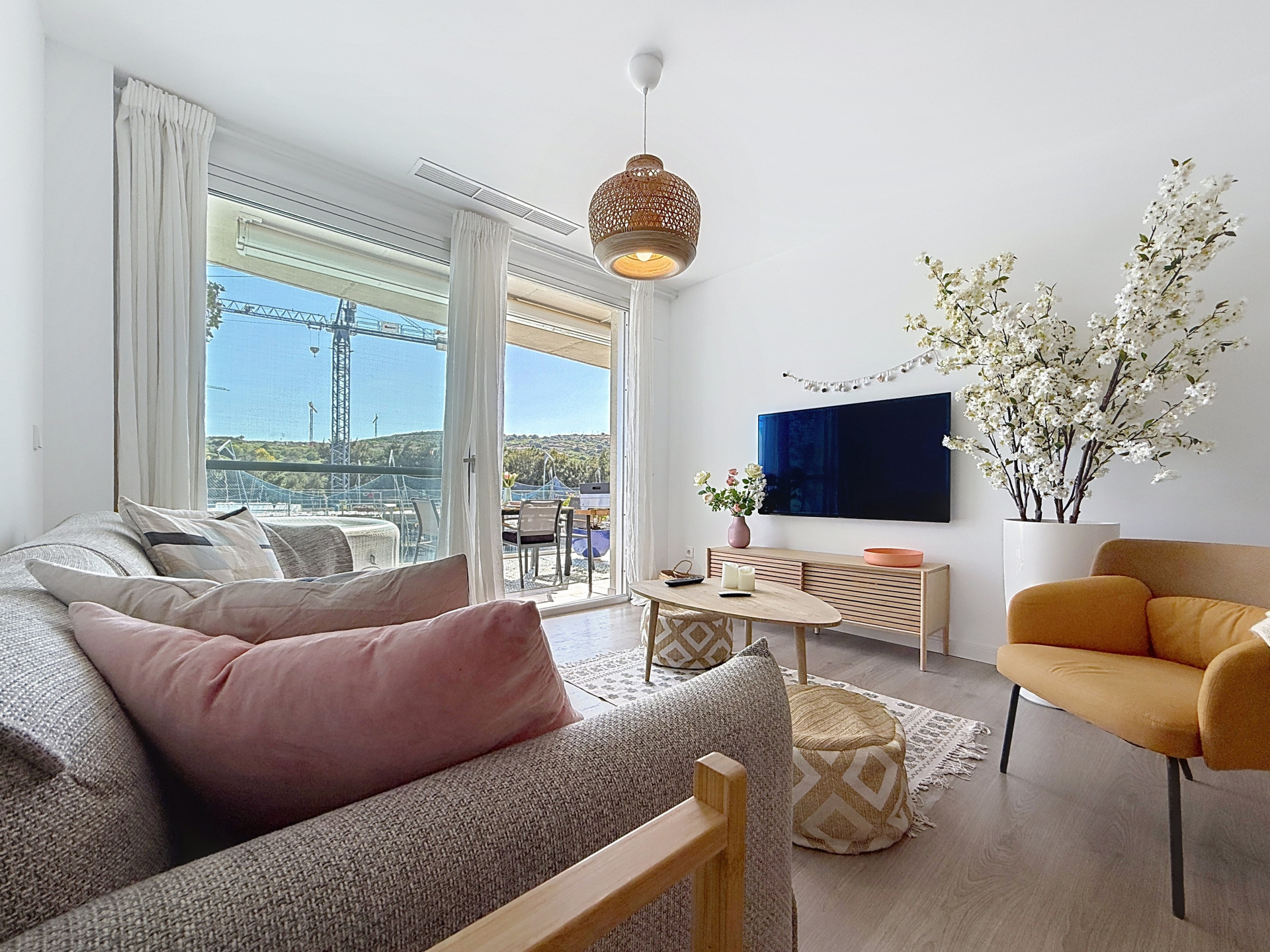 Bright Apartment with Private Jacuzzi, Estepona