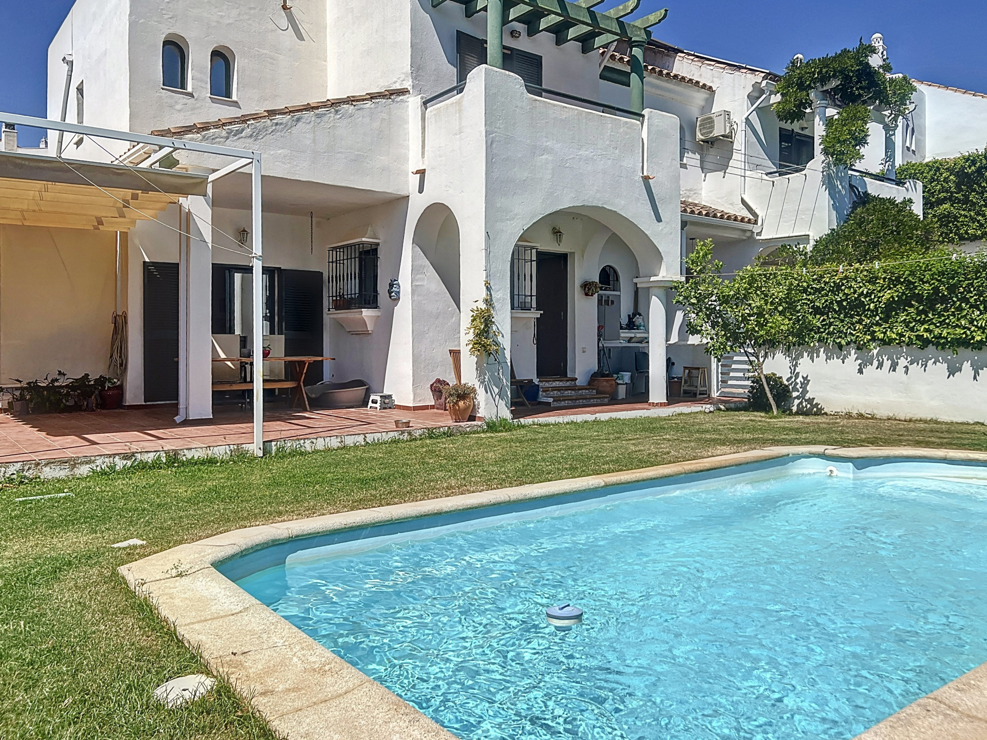 Townhouse with Private Pool and Views in Manilva