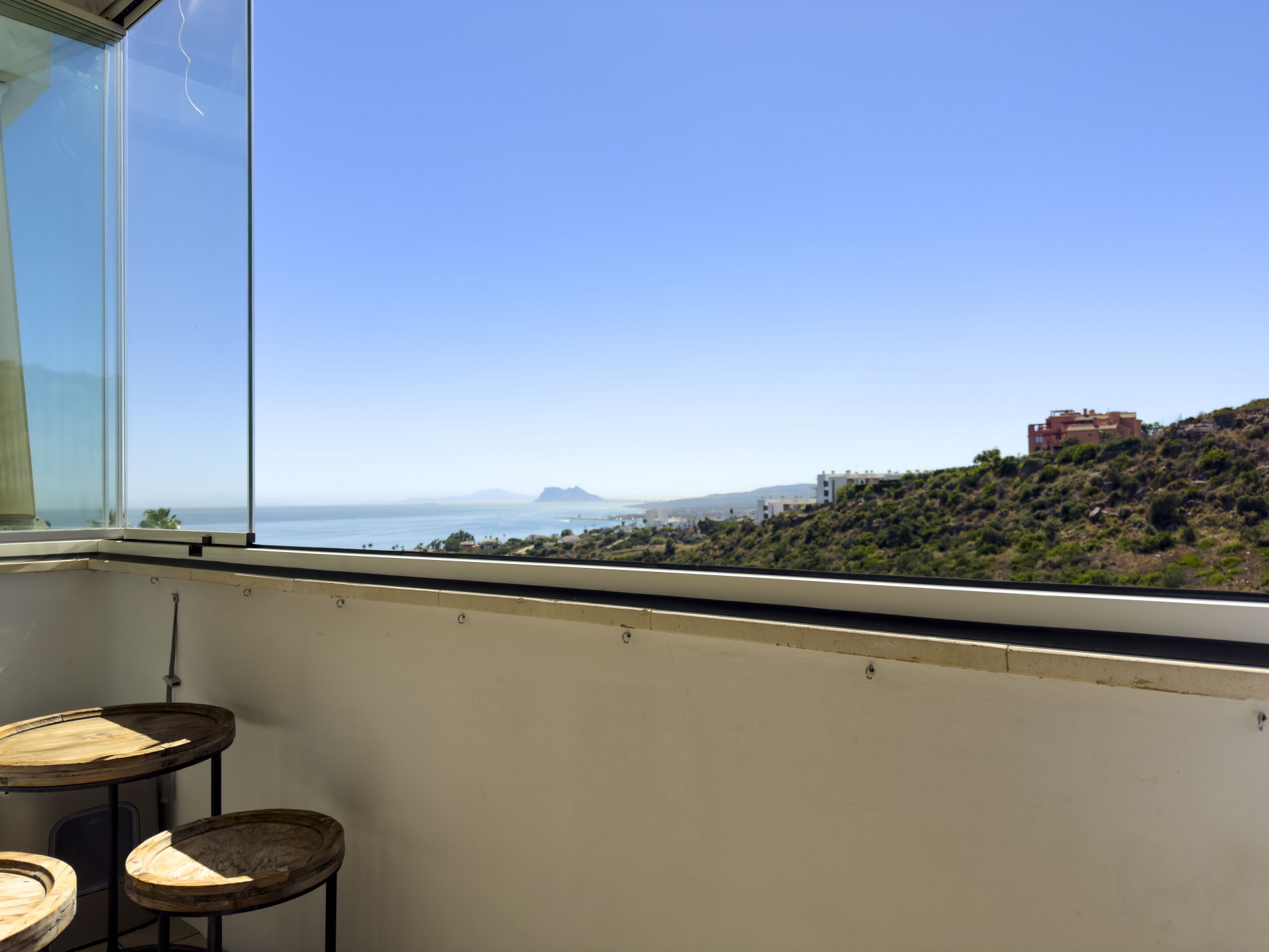 Elegant Ground Floor Apartment with Panoramic Sea Views in Bahía de las Rocas, Manilva