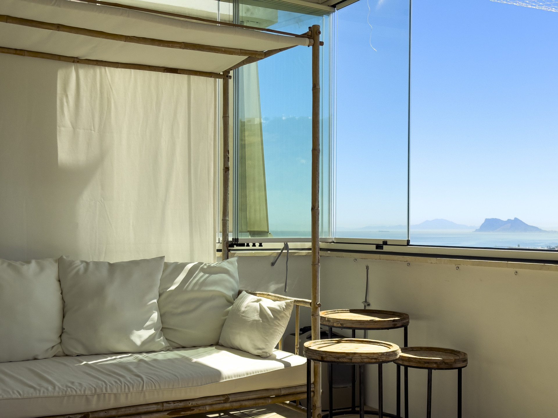 Elegant Ground Floor Apartment with Panoramic Sea Views in Bahía de las Rocas, Manilva