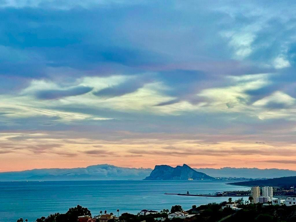 Elegant Ground Floor Apartment with Panoramic Sea Views in Bahía de las Rocas, Manilva