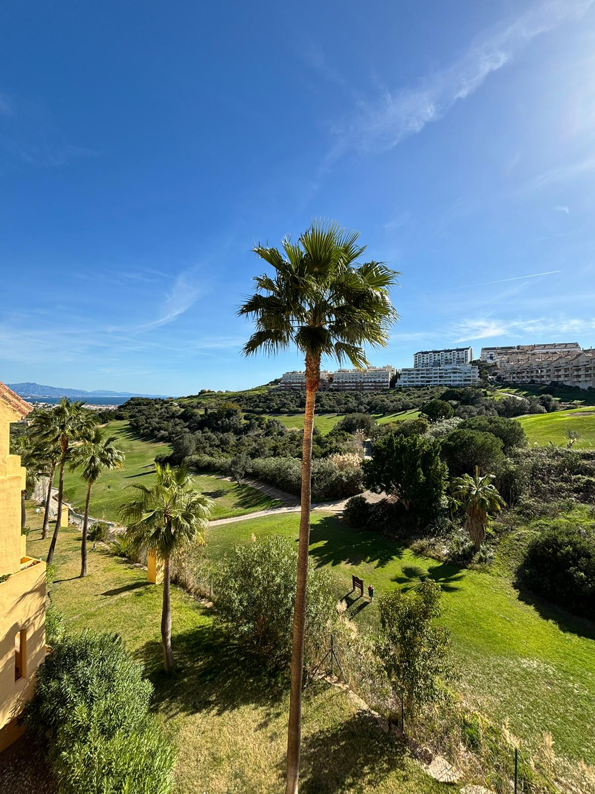 Second floor flat with spectacular sea, mountain and golf course views, in Manilva, Malaga.