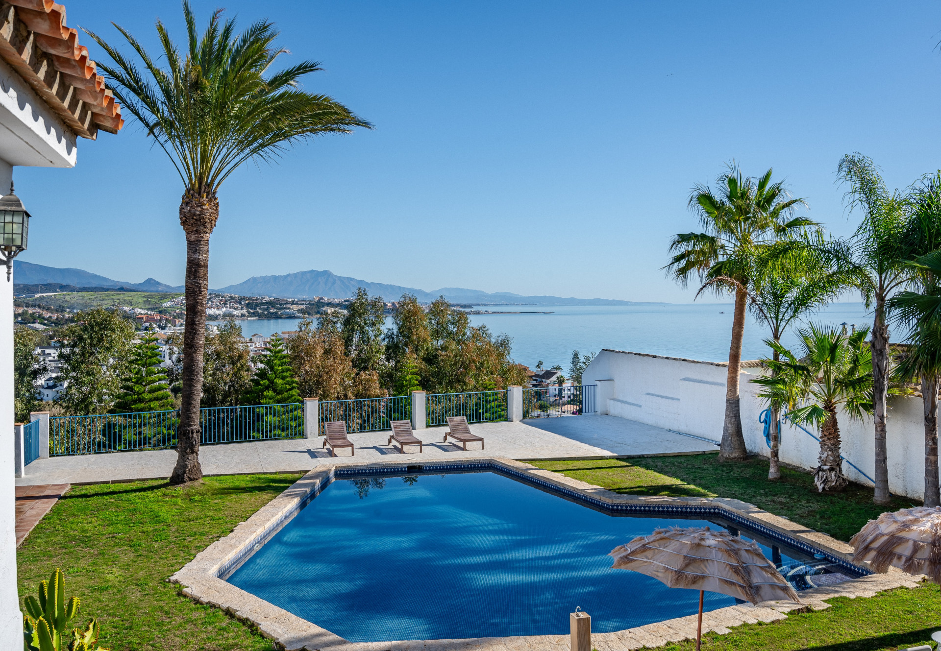 Stunning Villa in Estepona West, with unbeatable views.