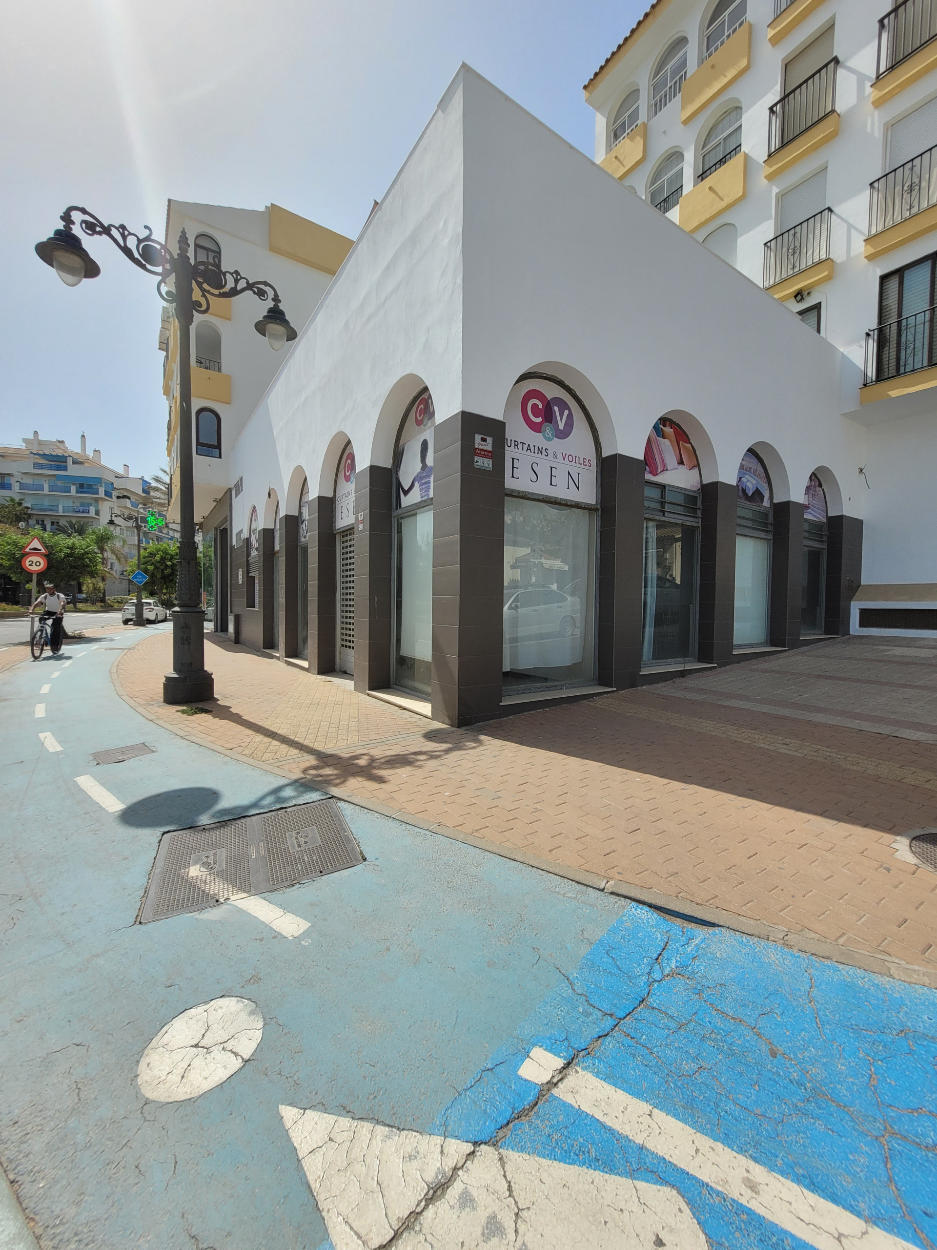 Commercial premises in the port of Estepona