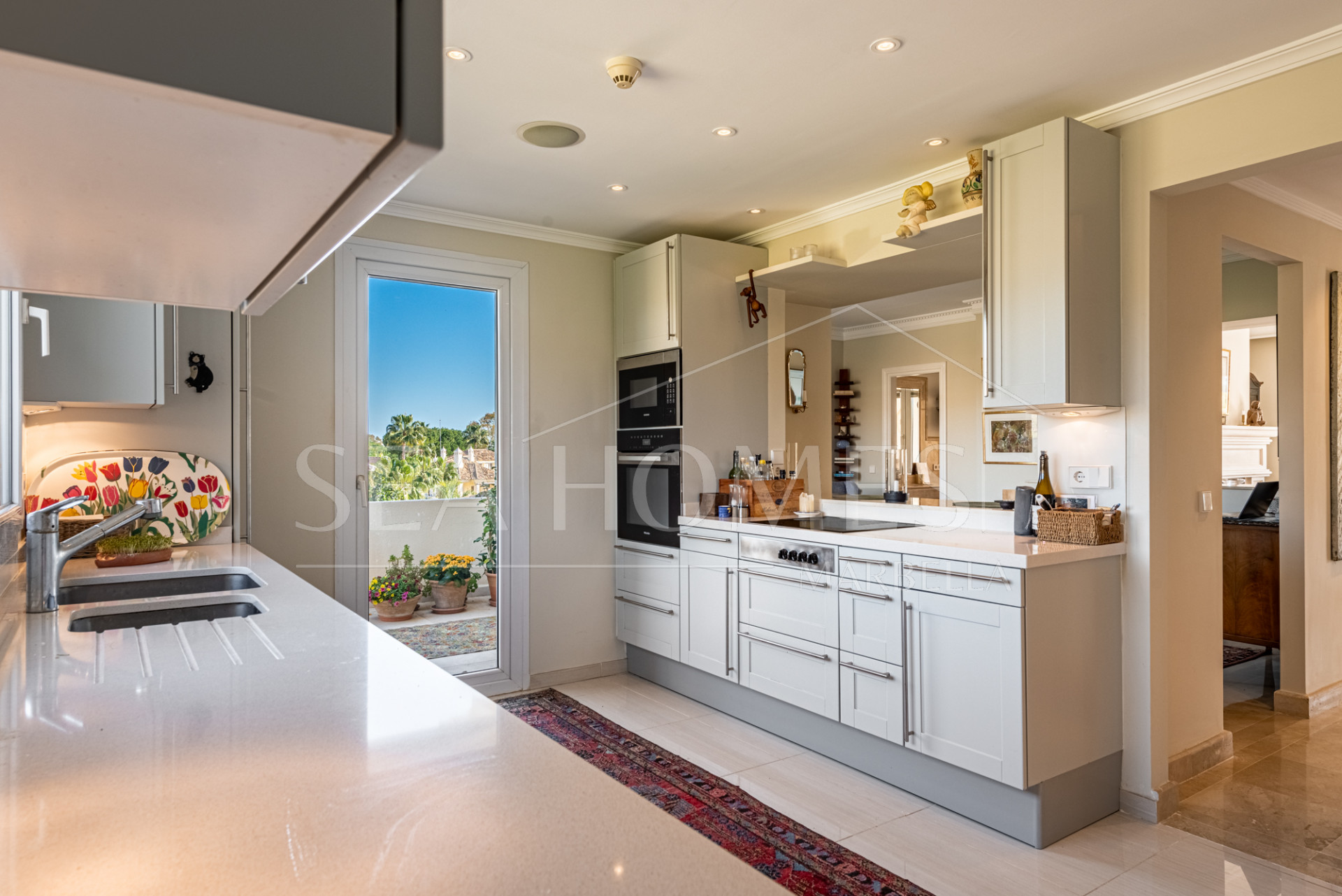 Luxury Penthouse in Las Alamandas, Nueva Andalucía – The Perfect Blend of Elegance and Convenience
