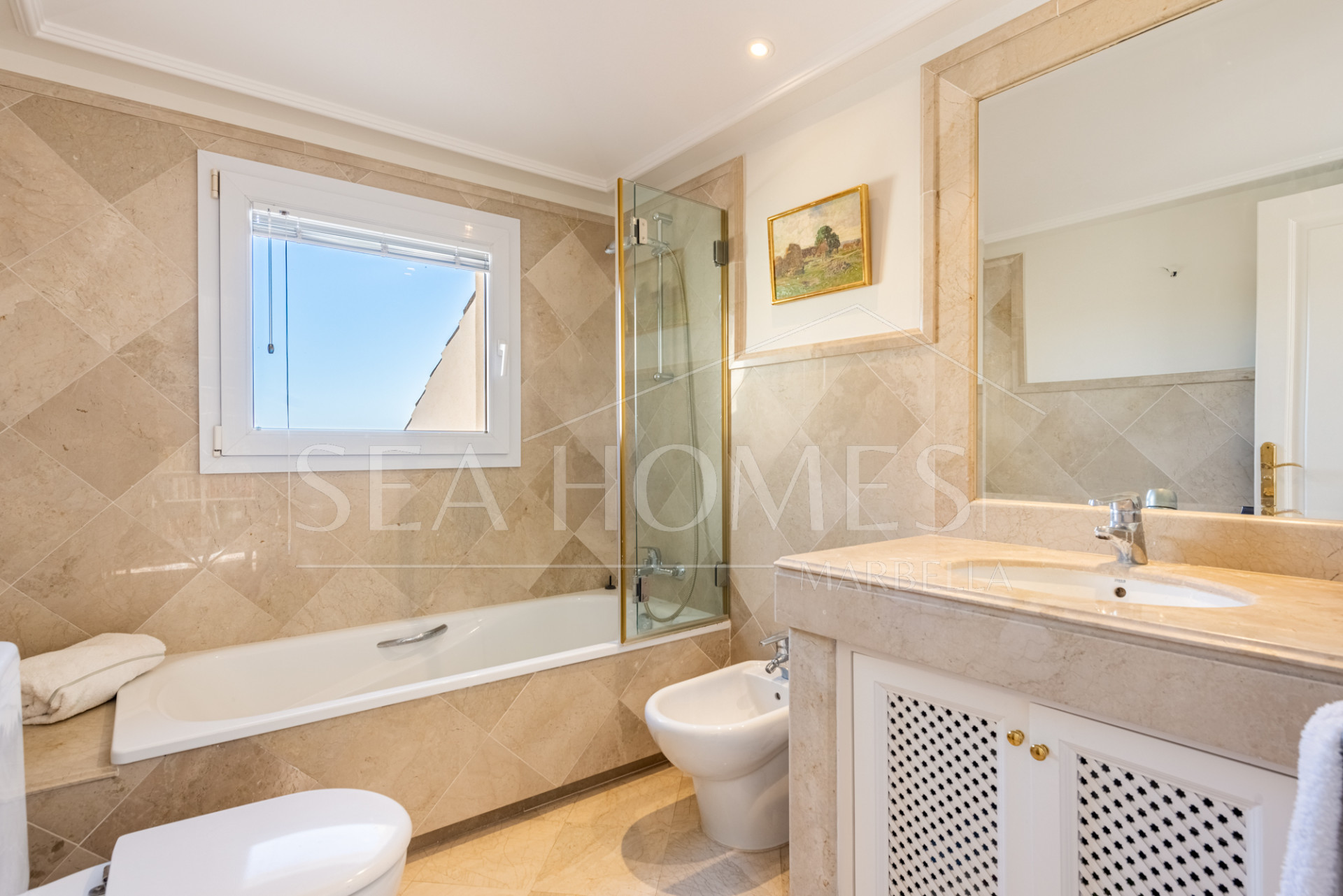 Luxury Penthouse in Las Alamandas, Nueva Andalucía – The Perfect Blend of Elegance and Convenience