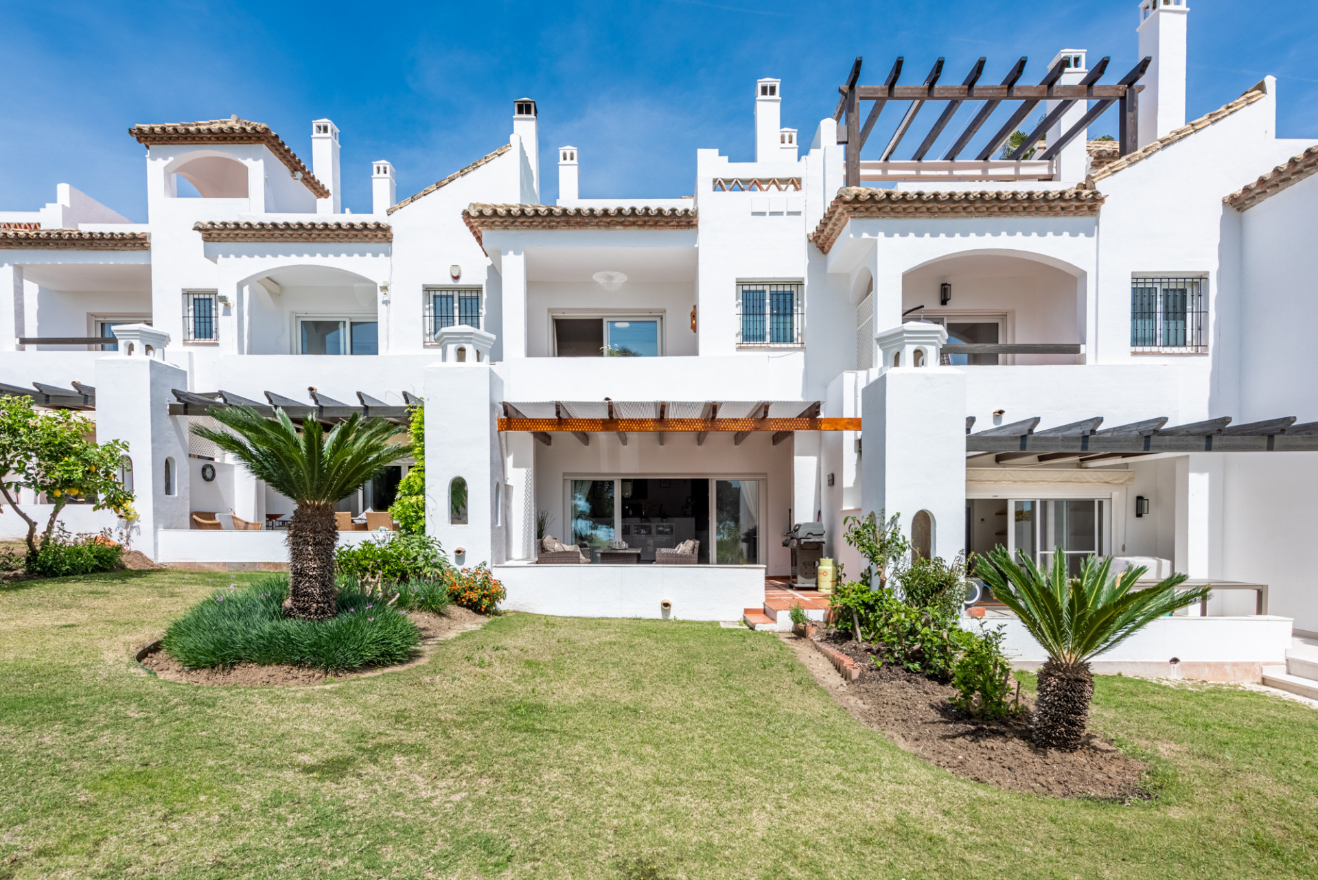 Beautiful townhouse, front line golf and with sea views