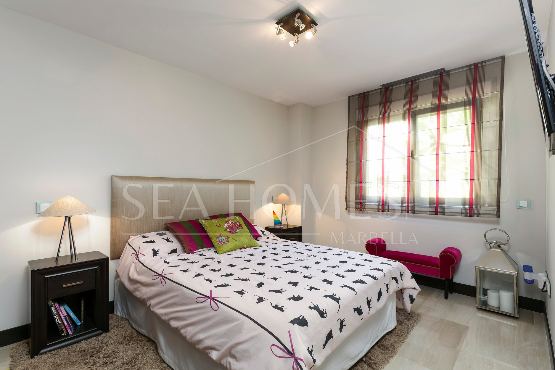 Luxurious 3 Bedroom South-facing Corner Apartment In La Azalia, Benahavís - Sea And Golf Views!