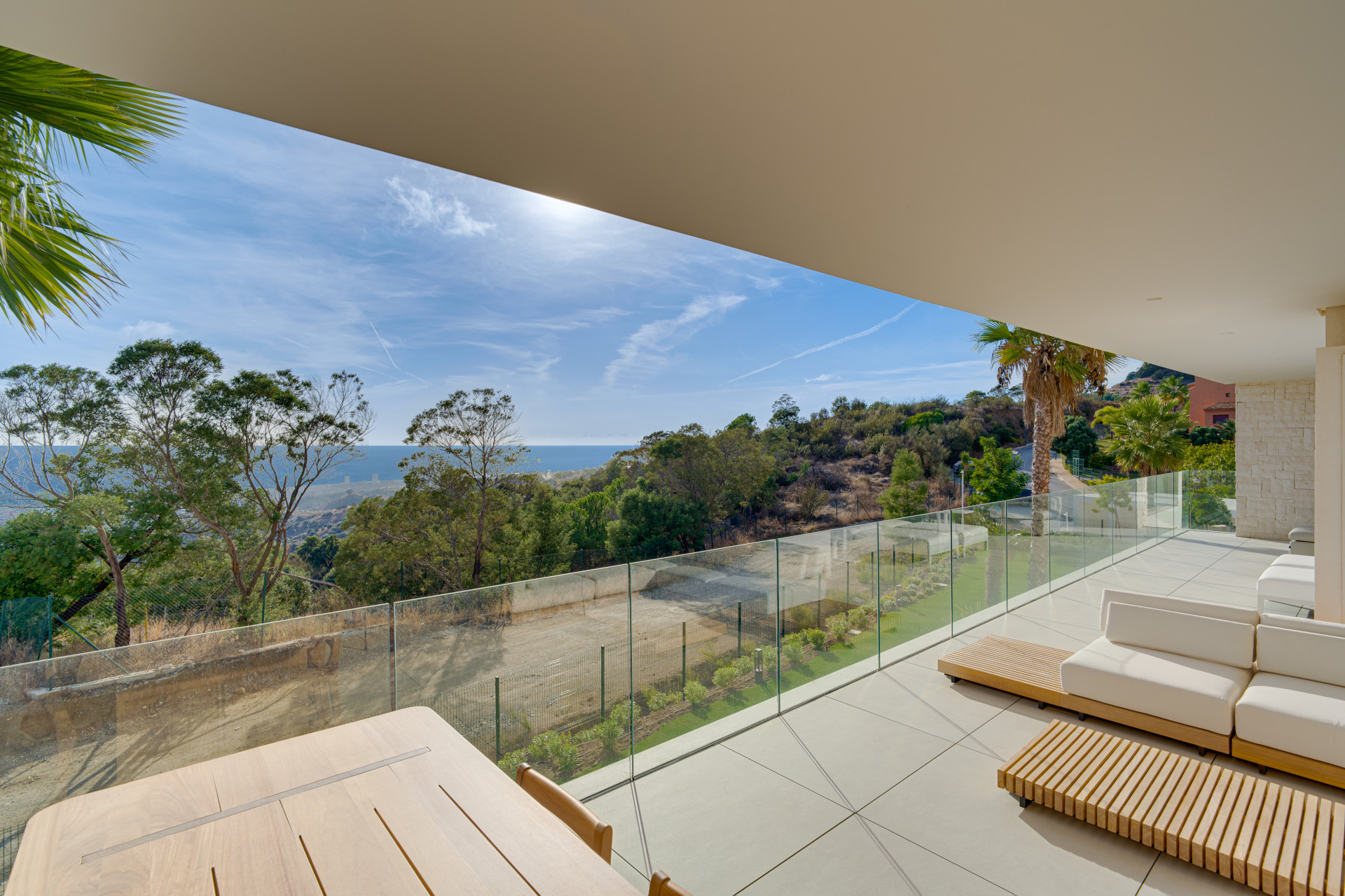 Stylish and brand new, two bedroom apartment located in the exclusive gated community of Ocean View Marbella in La Mairena — photo 3