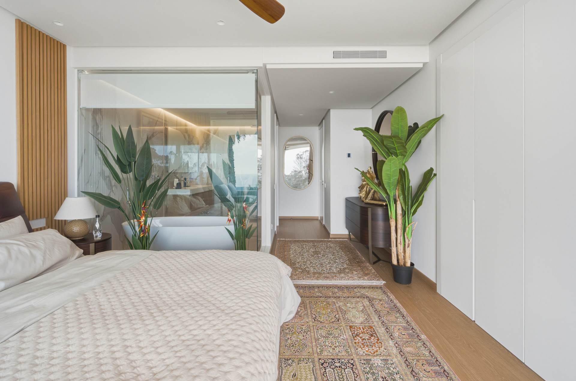 Stylish and brand new, two bedroom apartment located in the exclusive gated community of Ocean View Marbella in La Mairena — photo 12
