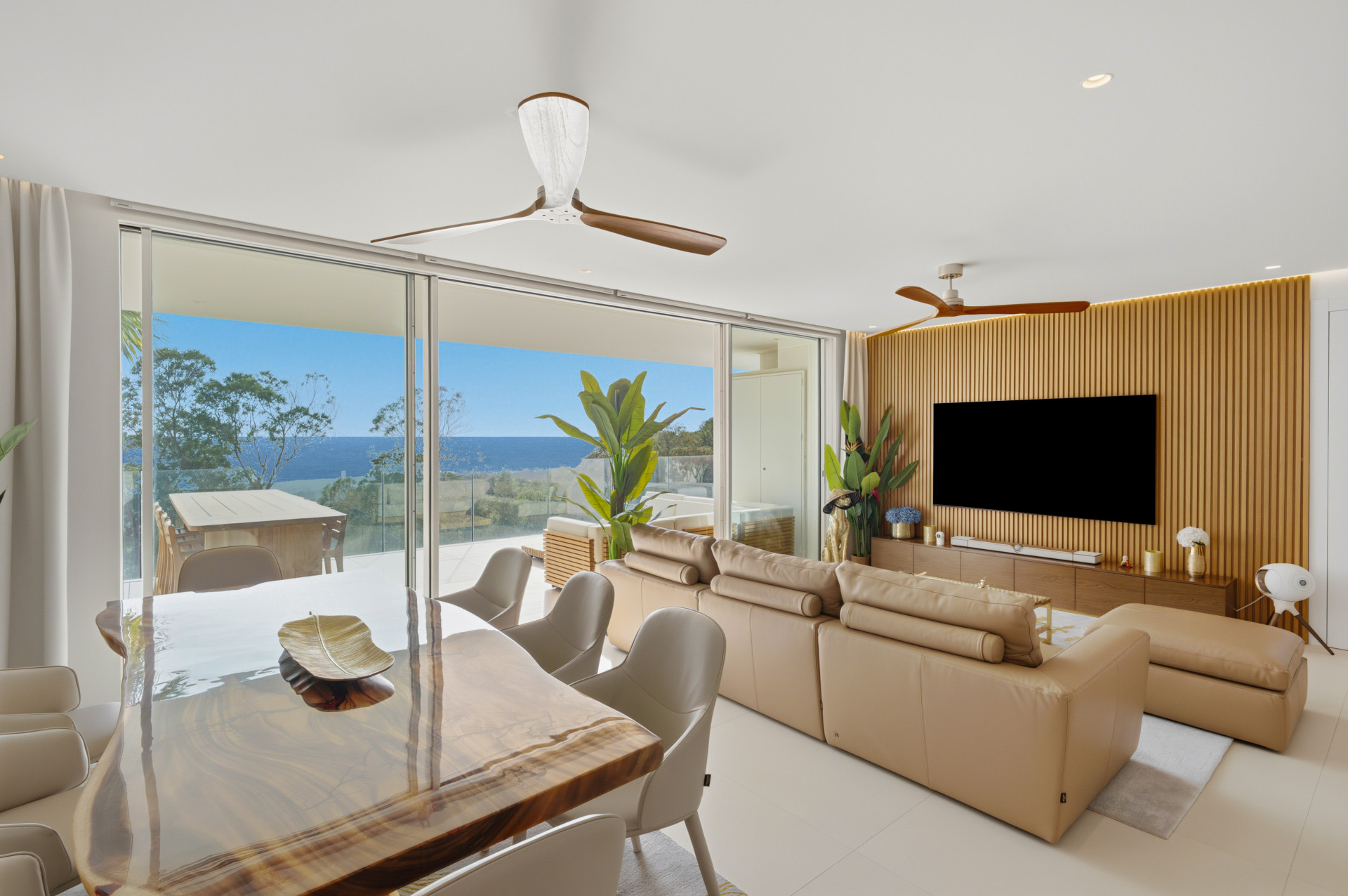 Stylish and brand new, two bedroom apartment located in the exclusive gated community of Ocean View Marbella in La Mairena — photo 2