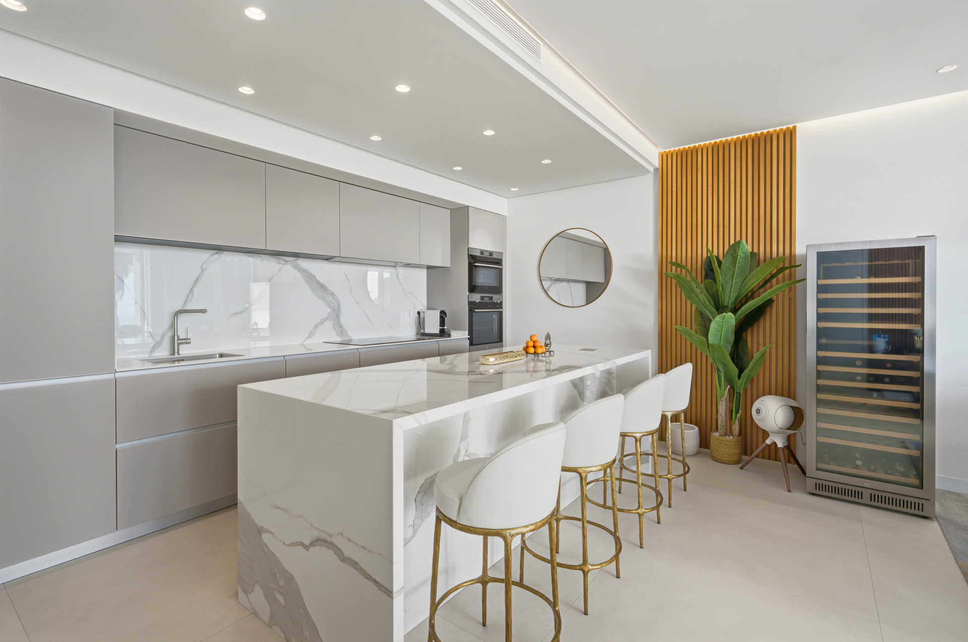 Stylish and brand new, two bedroom apartment located in the exclusive gated community of Ocean View Marbella in La Mairena — photo 5