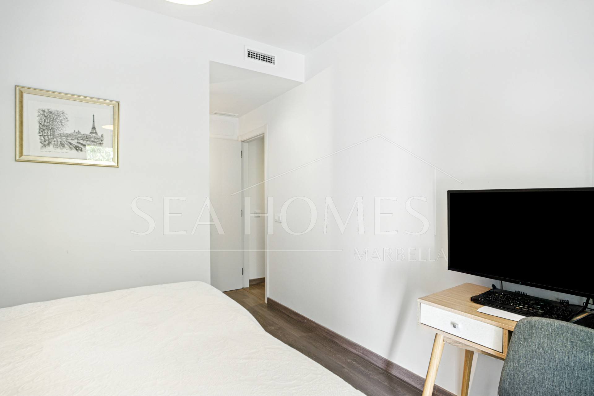 Beautiful south facing, three bed apartment located in the gated community of Estepona Gardens