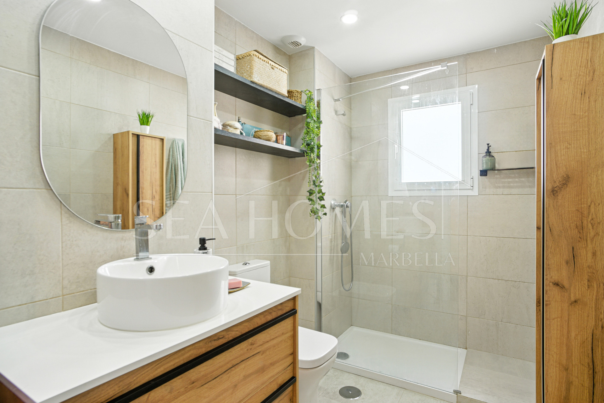 Beautiful south facing, three bed apartment located in the gated community of Estepona Gardens