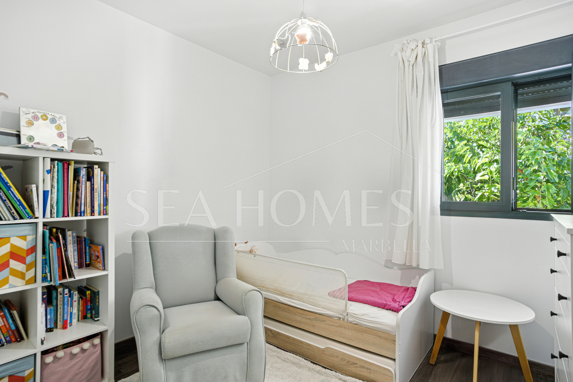 Beautiful south facing, three bed apartment located in the gated community of Estepona Gardens